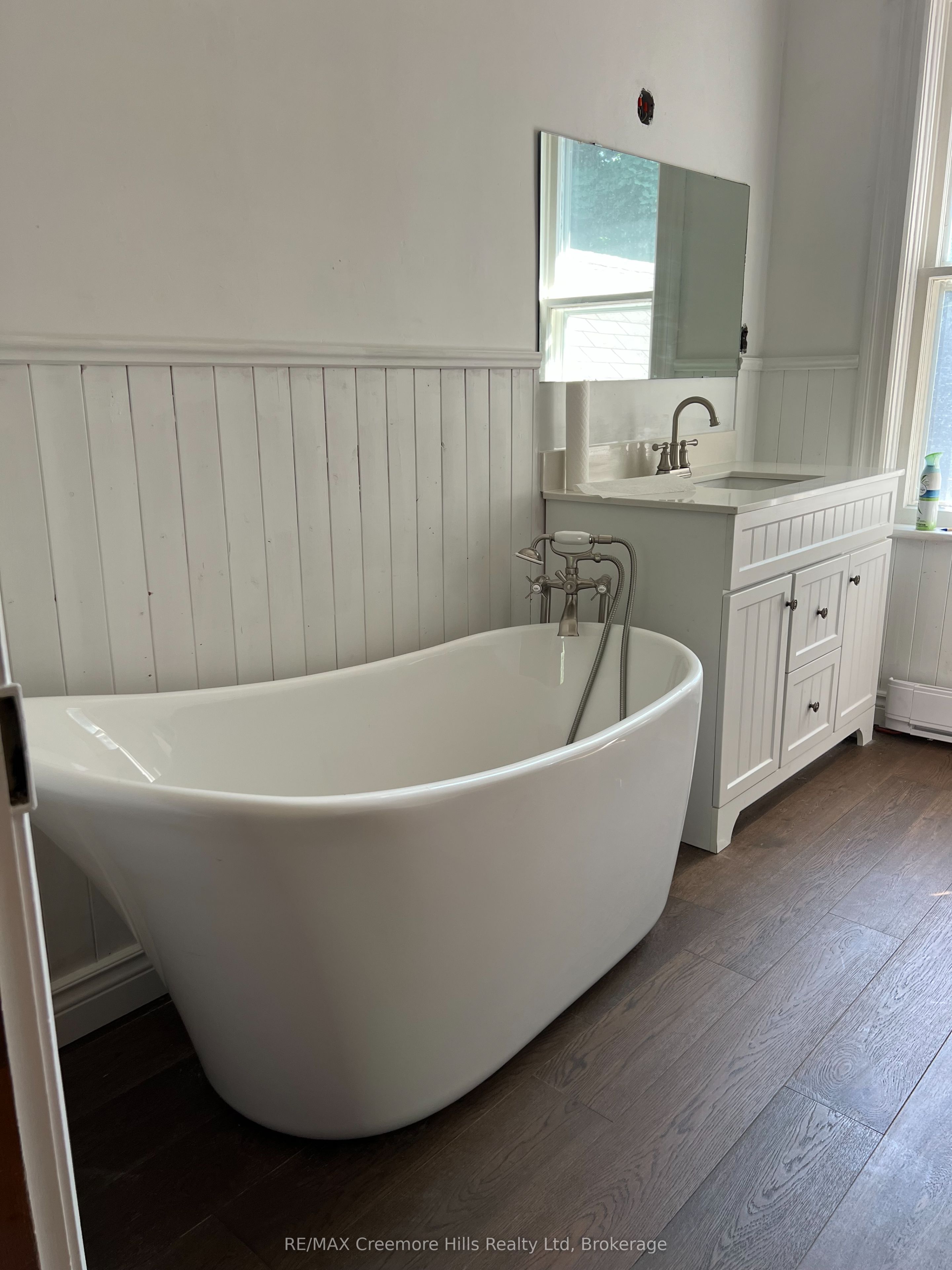 3 Wellington Street E Property Photo 26