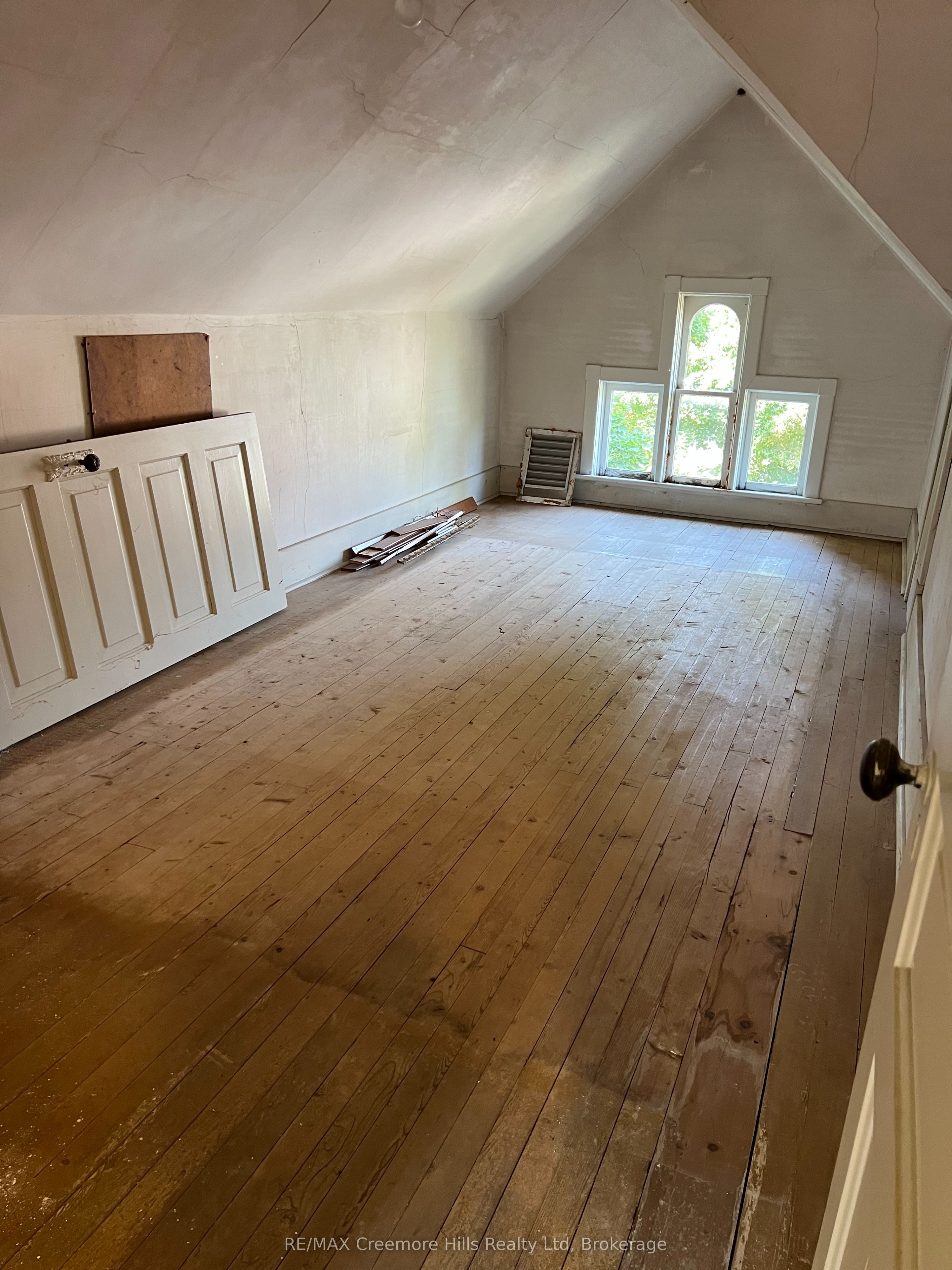 3 Wellington Street E Property Photo 27