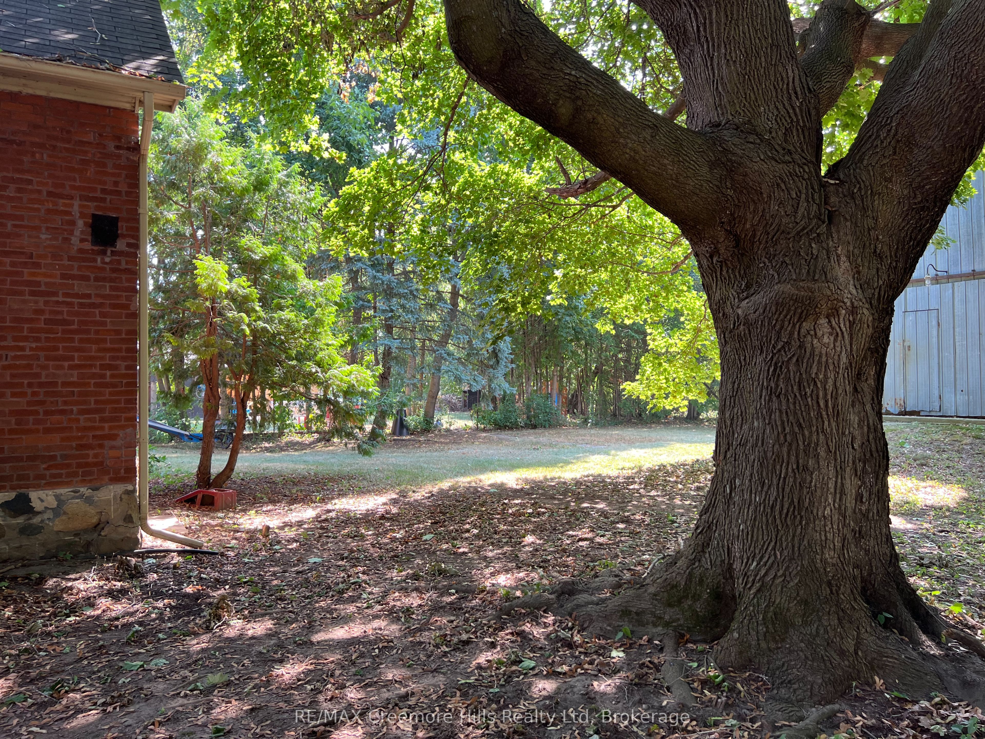 3 Wellington Street E Property Photo 29