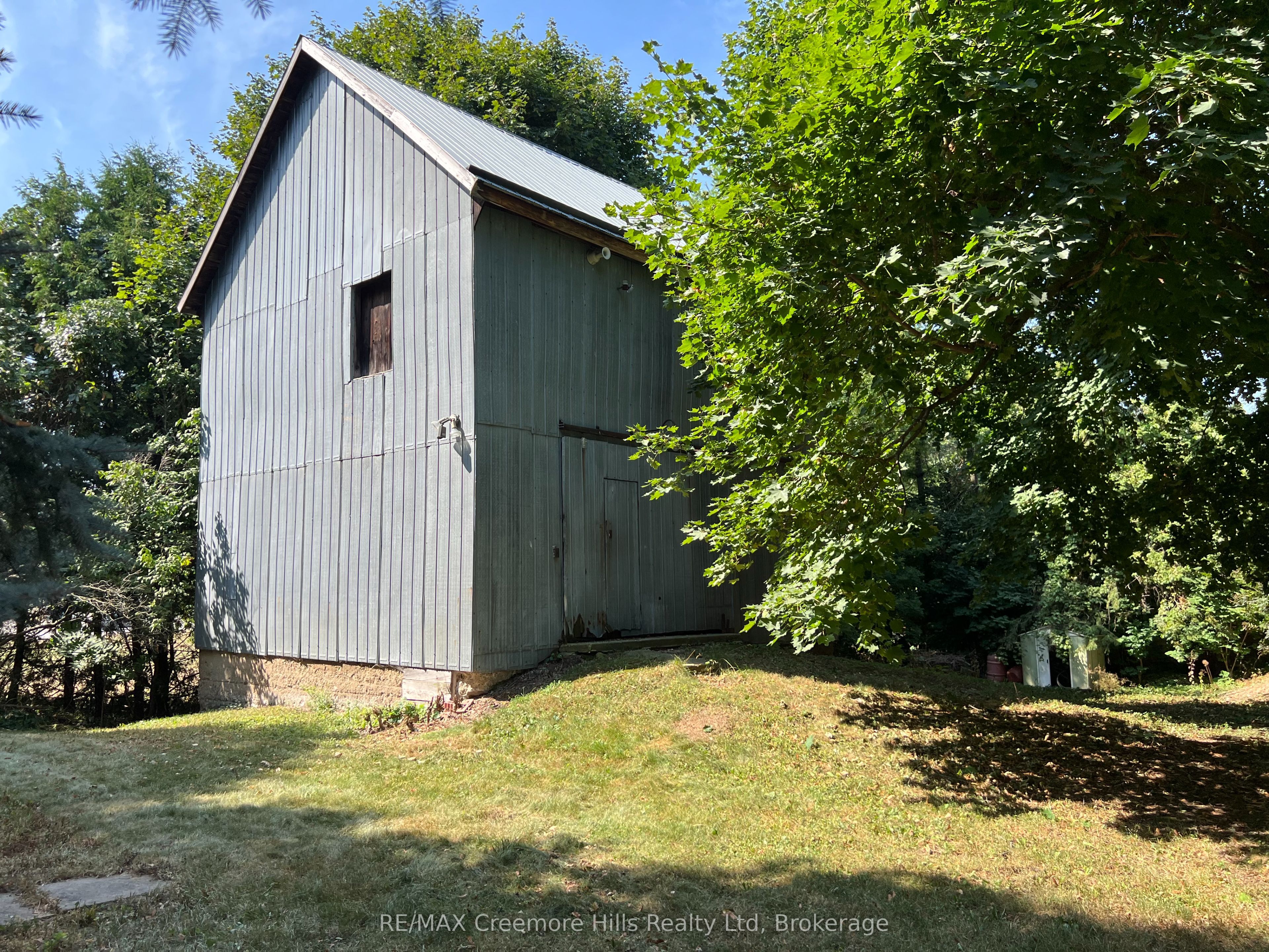 3 Wellington Street E Property Photo 31