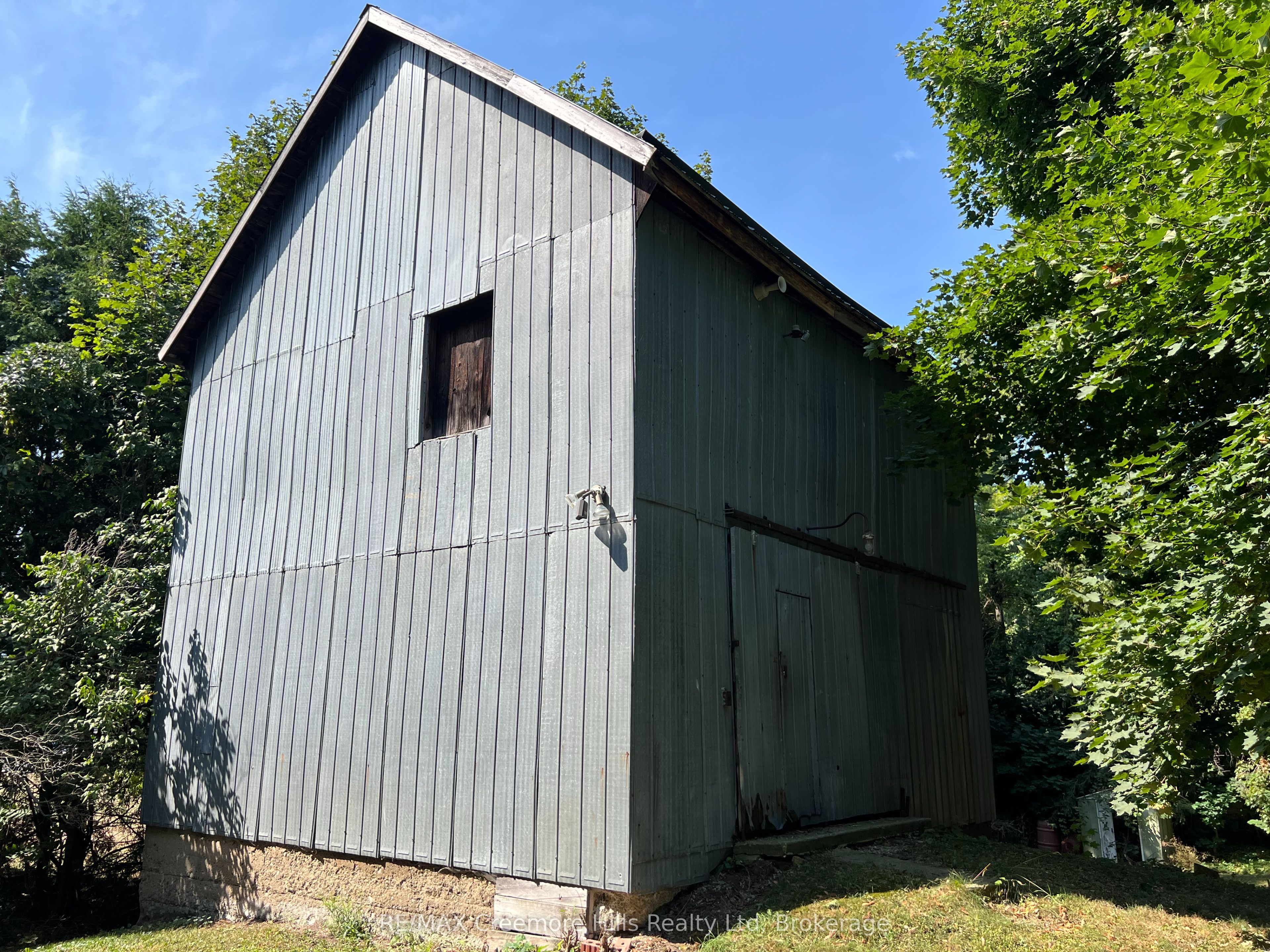 3 Wellington Street E Property Photo 33