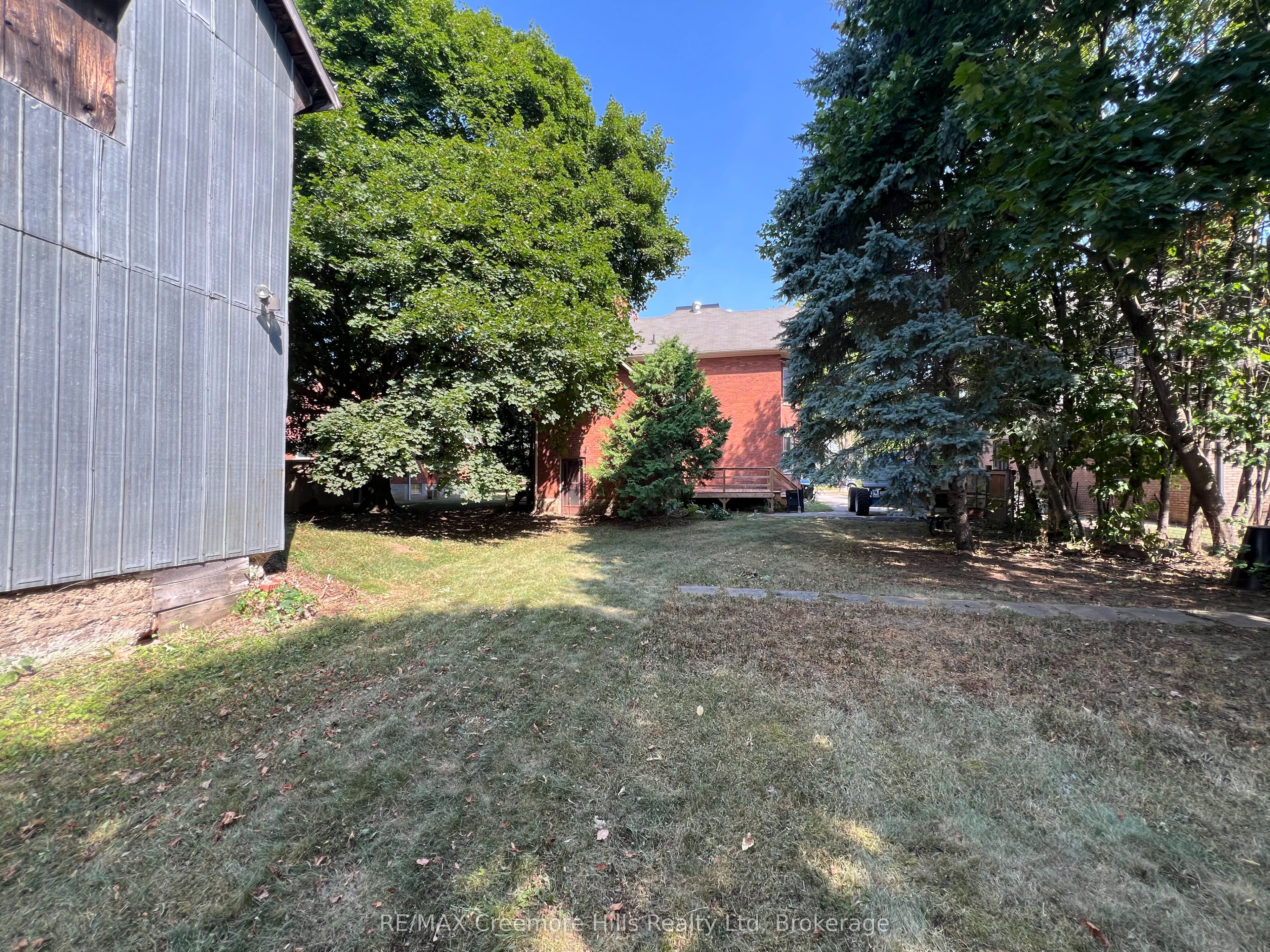 3 Wellington Street E Property Photo 34