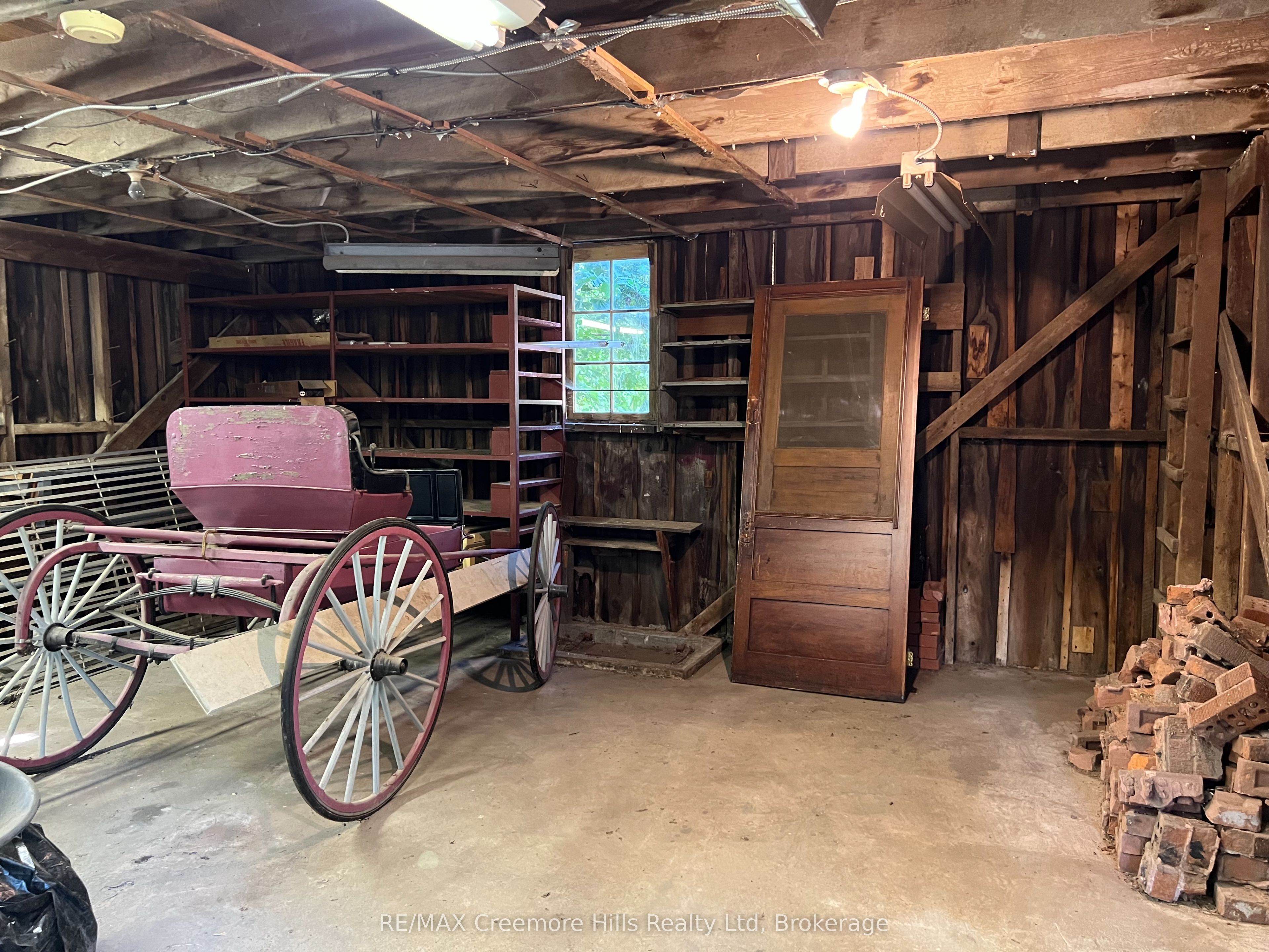 3 Wellington Street E Property Photo 35