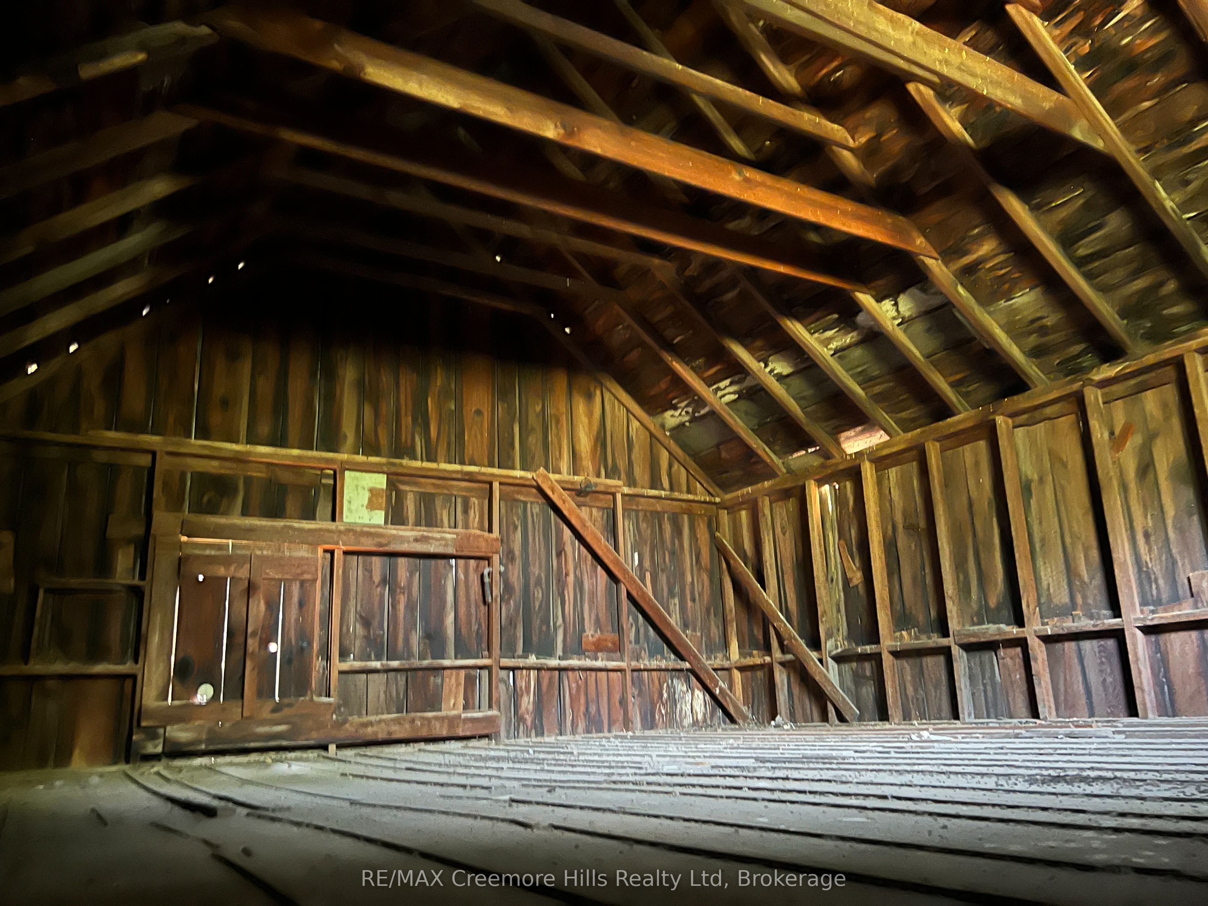 3 Wellington Street E Property Photo 36