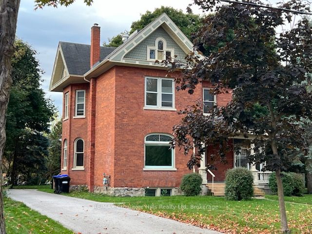 3 Wellington Street E Property Photo 38