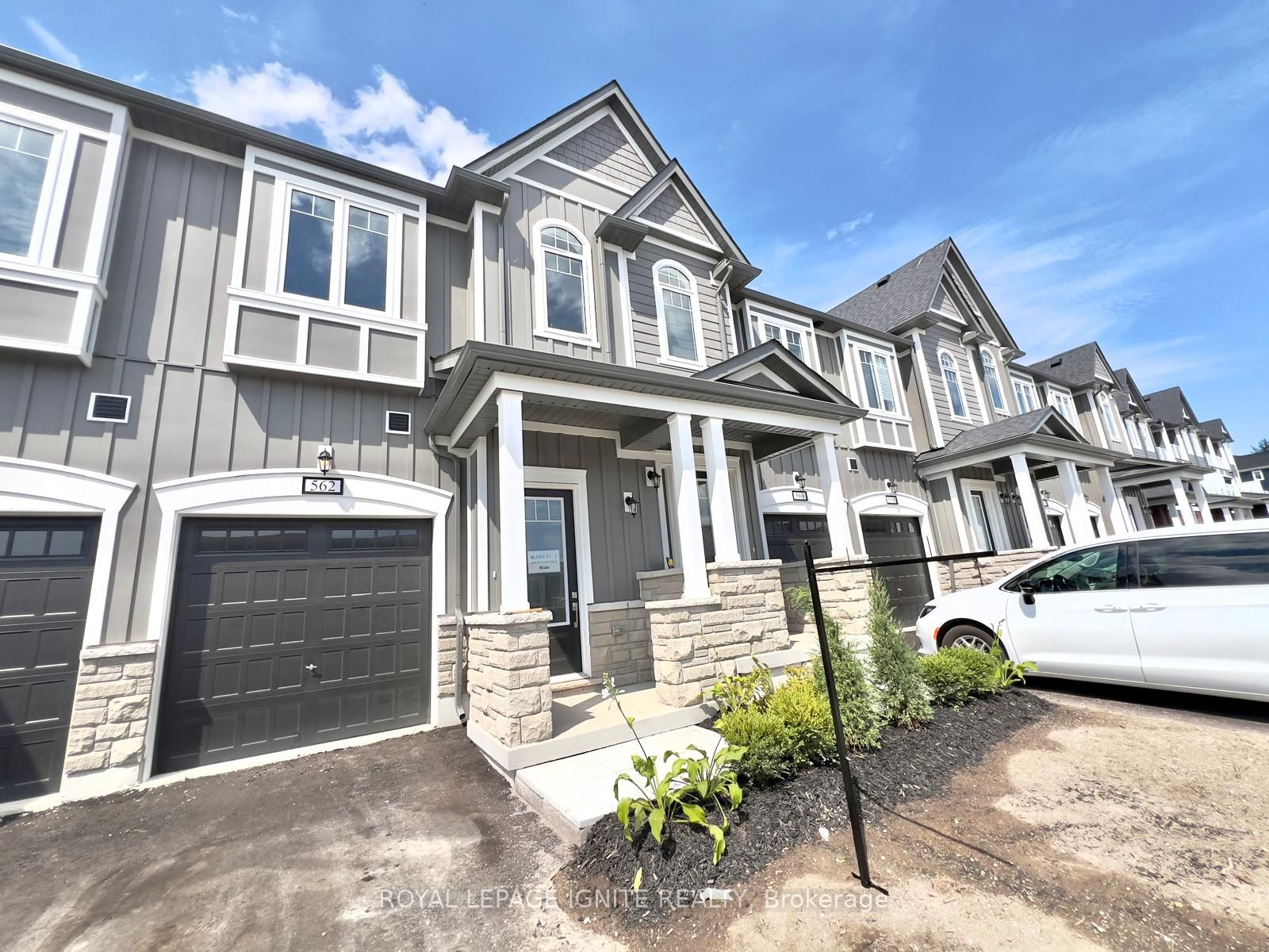 562 Hudson Crescent Property Photo 1