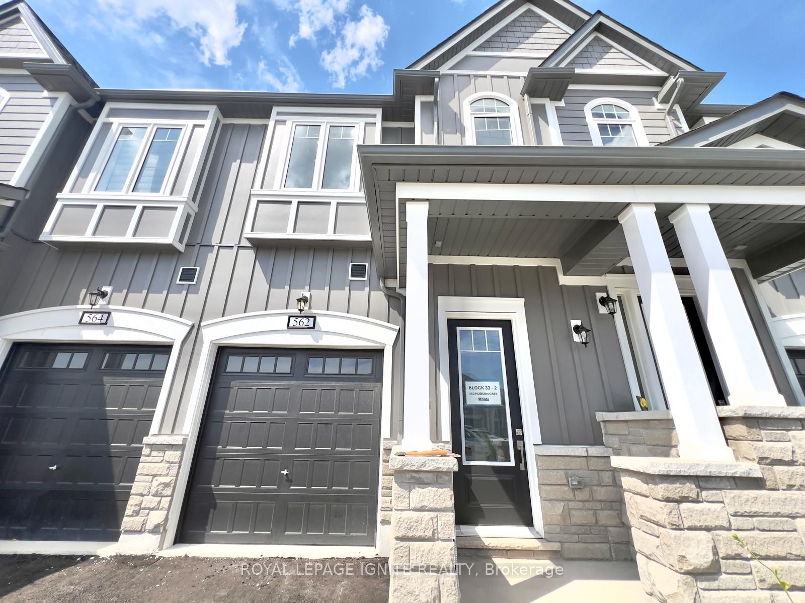 562 Hudson Crescent Property Photo 2