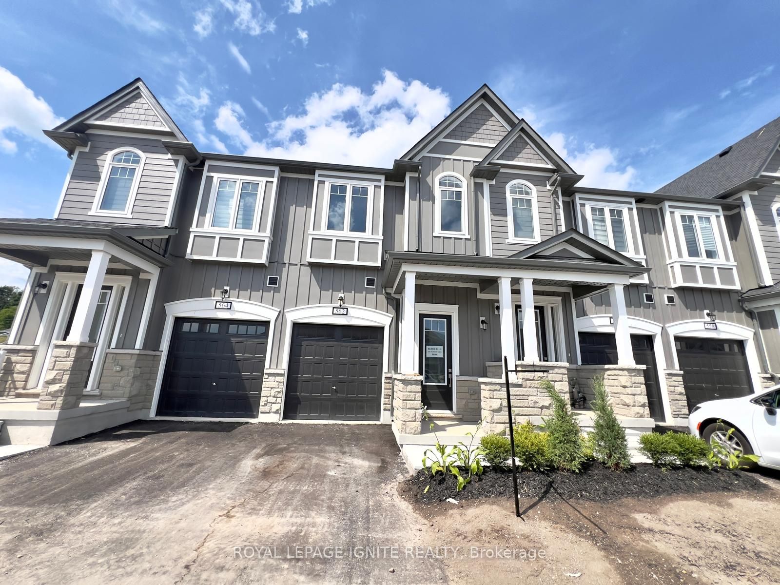 562 Hudson Crescent Property Photo 3