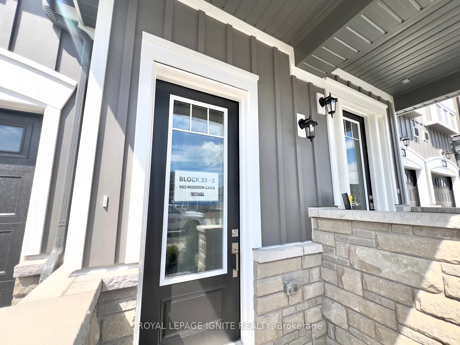 562 Hudson Crescent Property Photo 4