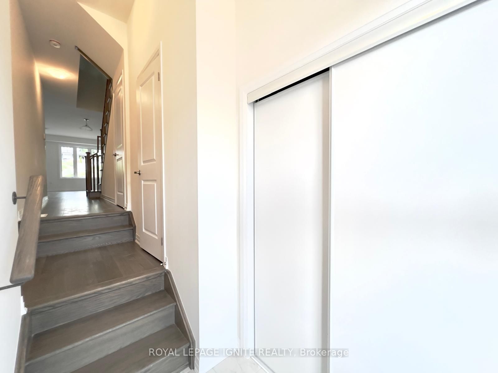 562 Hudson Crescent Property Photo 7