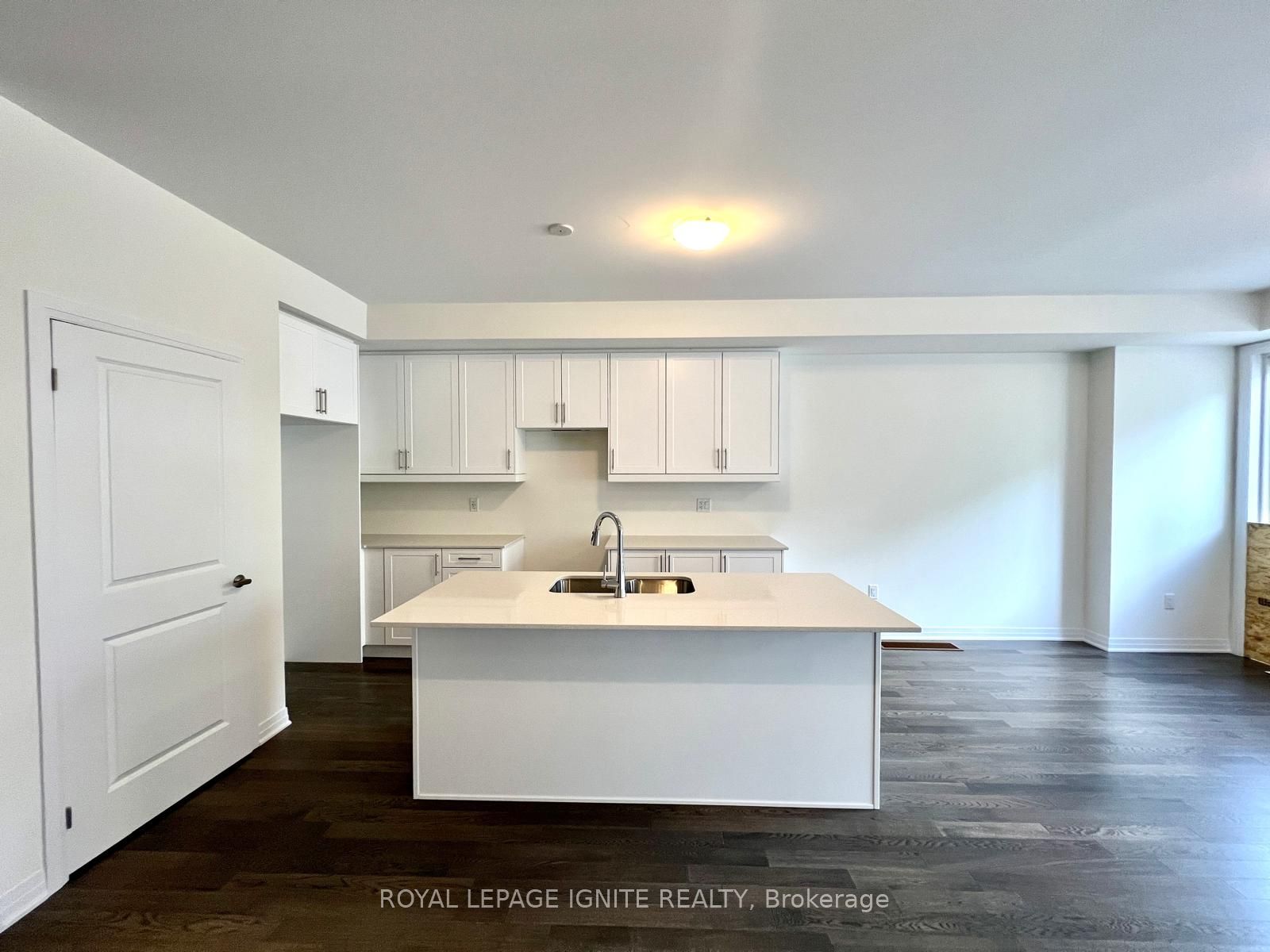 562 Hudson Crescent Property Photo 10