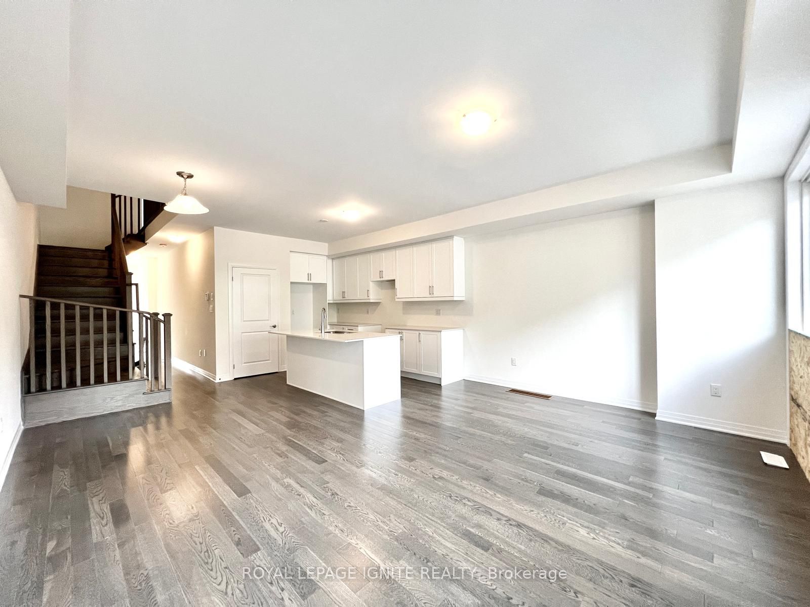 562 Hudson Crescent Property Photo 11