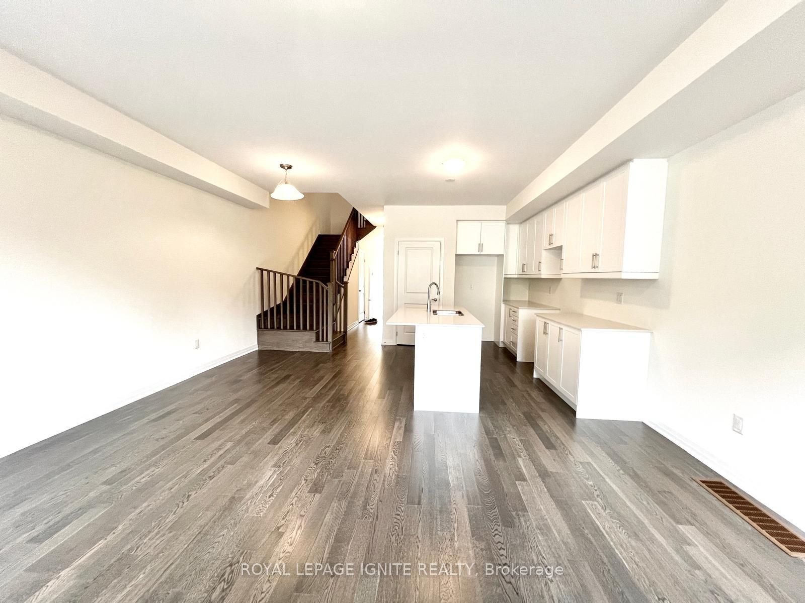 562 Hudson Crescent Property Photo 12