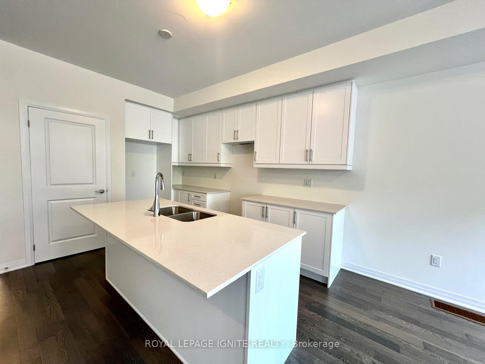 562 Hudson Crescent Property Photo 13