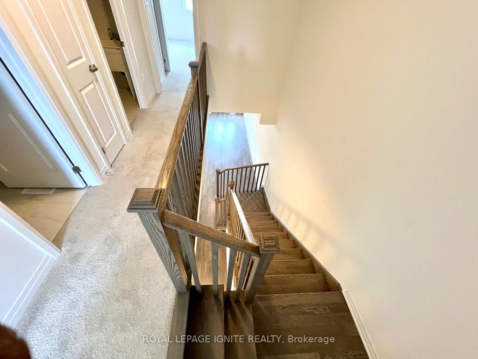 562 Hudson Crescent Property Photo 14