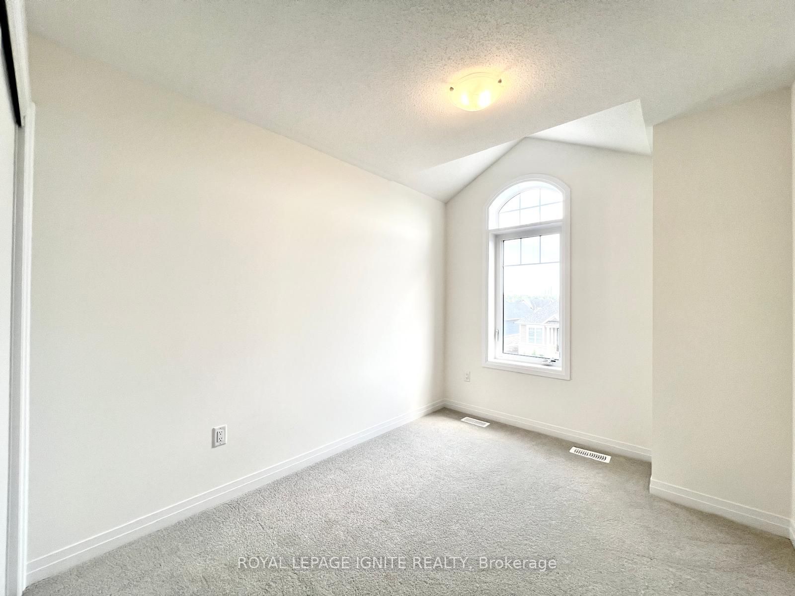 562 Hudson Crescent Property Photo 15