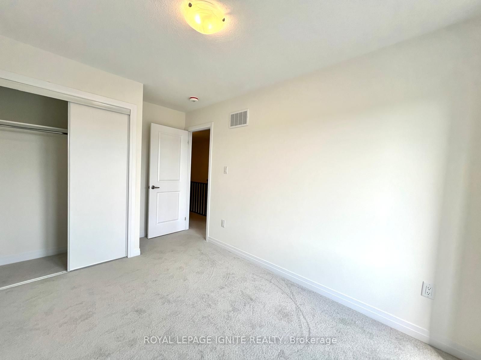 562 Hudson Crescent Property Photo 18