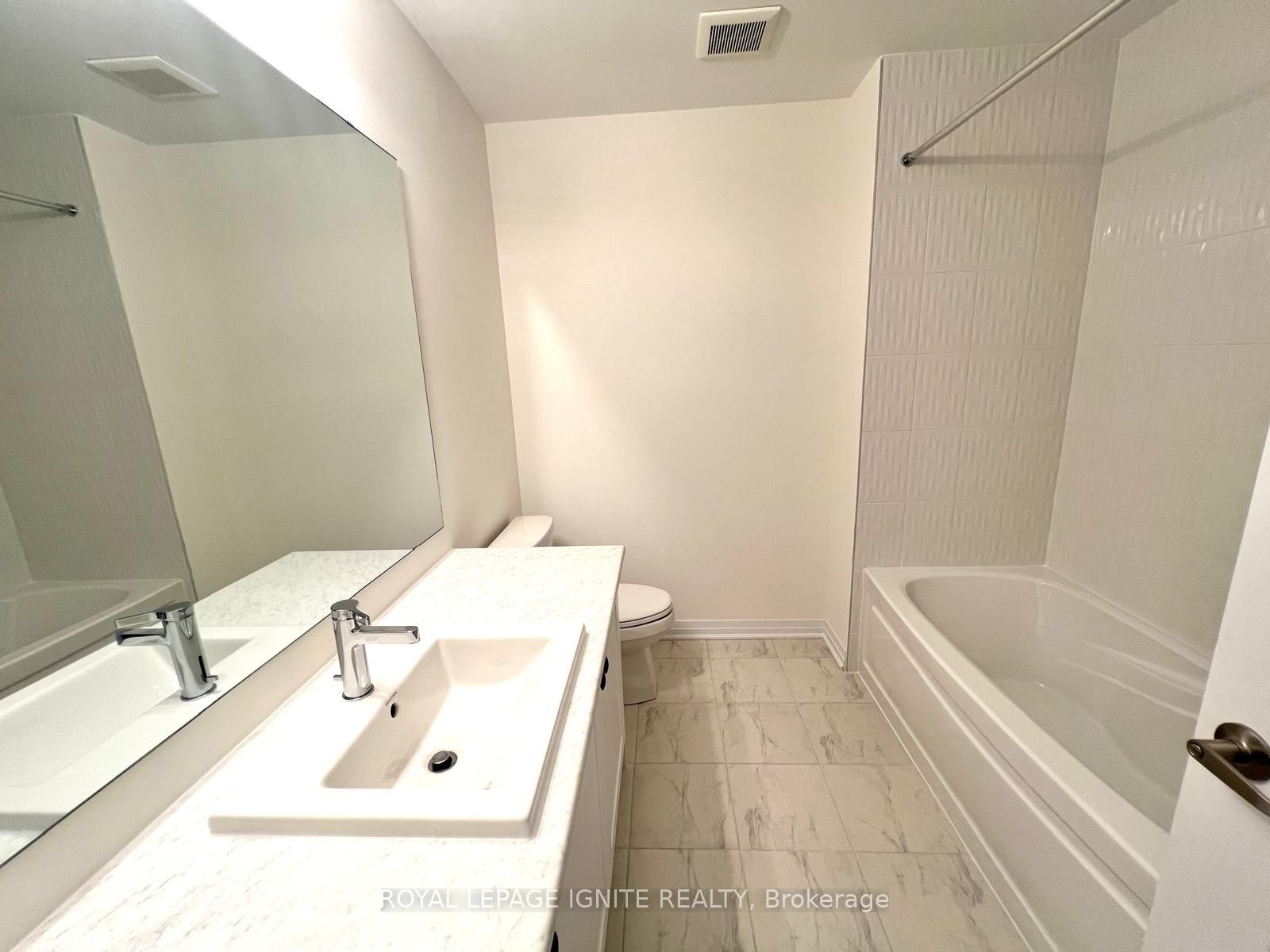 562 Hudson Crescent Property Photo 19