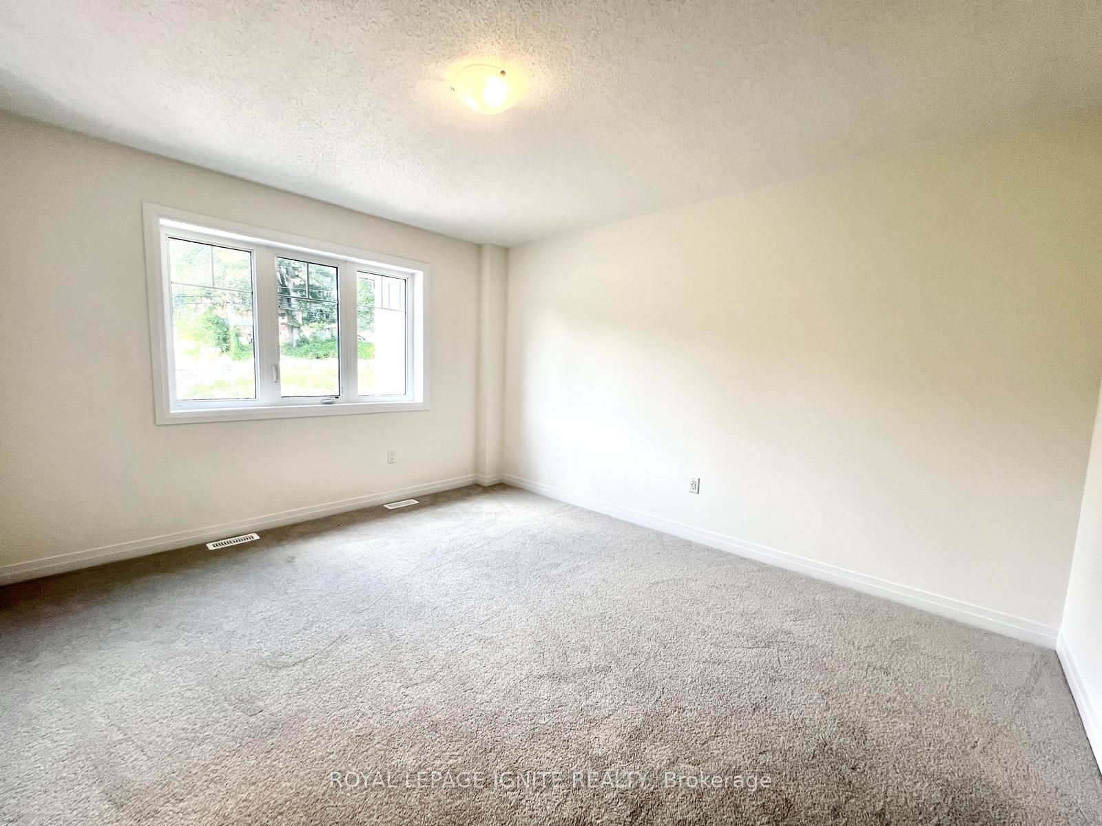 562 Hudson Crescent Property Photo 21