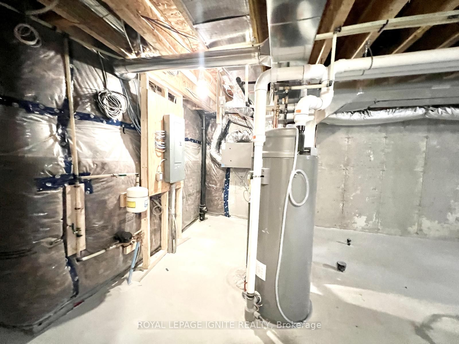 562 Hudson Crescent Property Photo 29