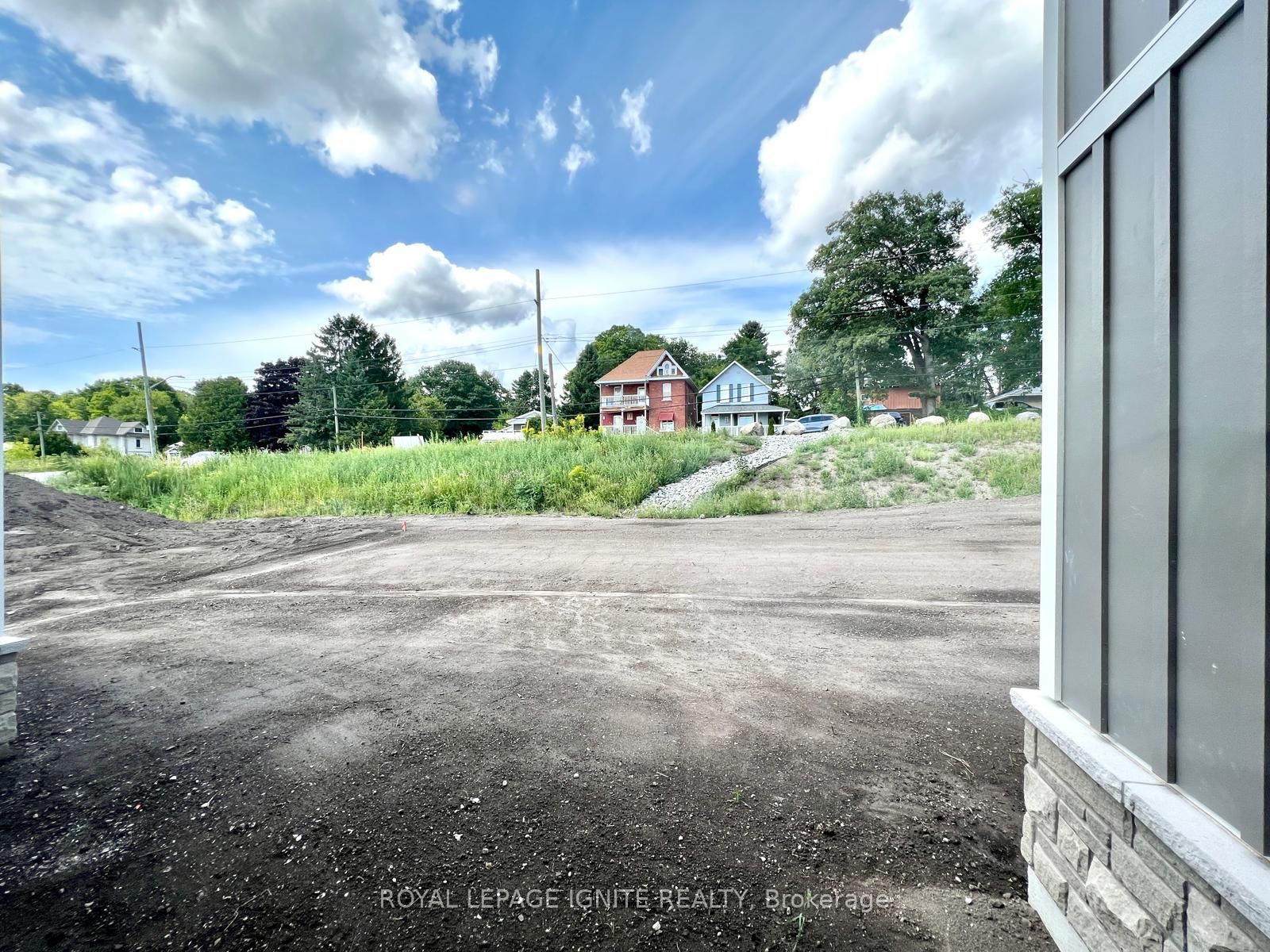 562 Hudson Crescent Property Photo 30