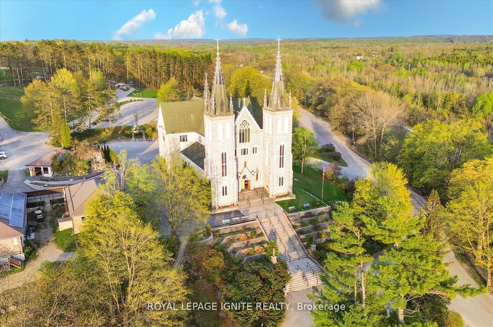 562 Hudson Crescent Property Photo 38