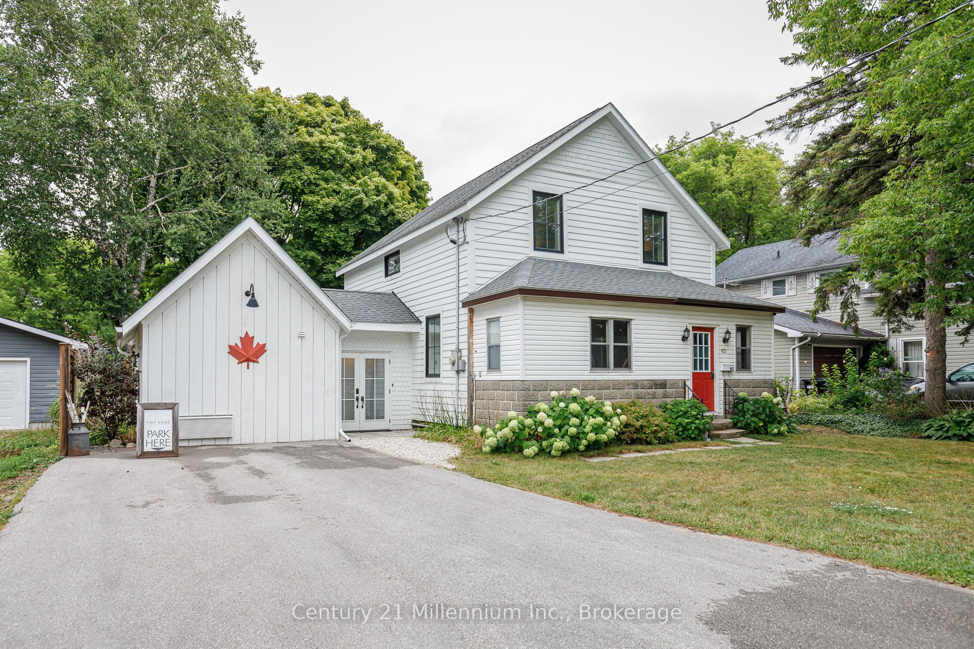 421 Napier Street Property Photo 1