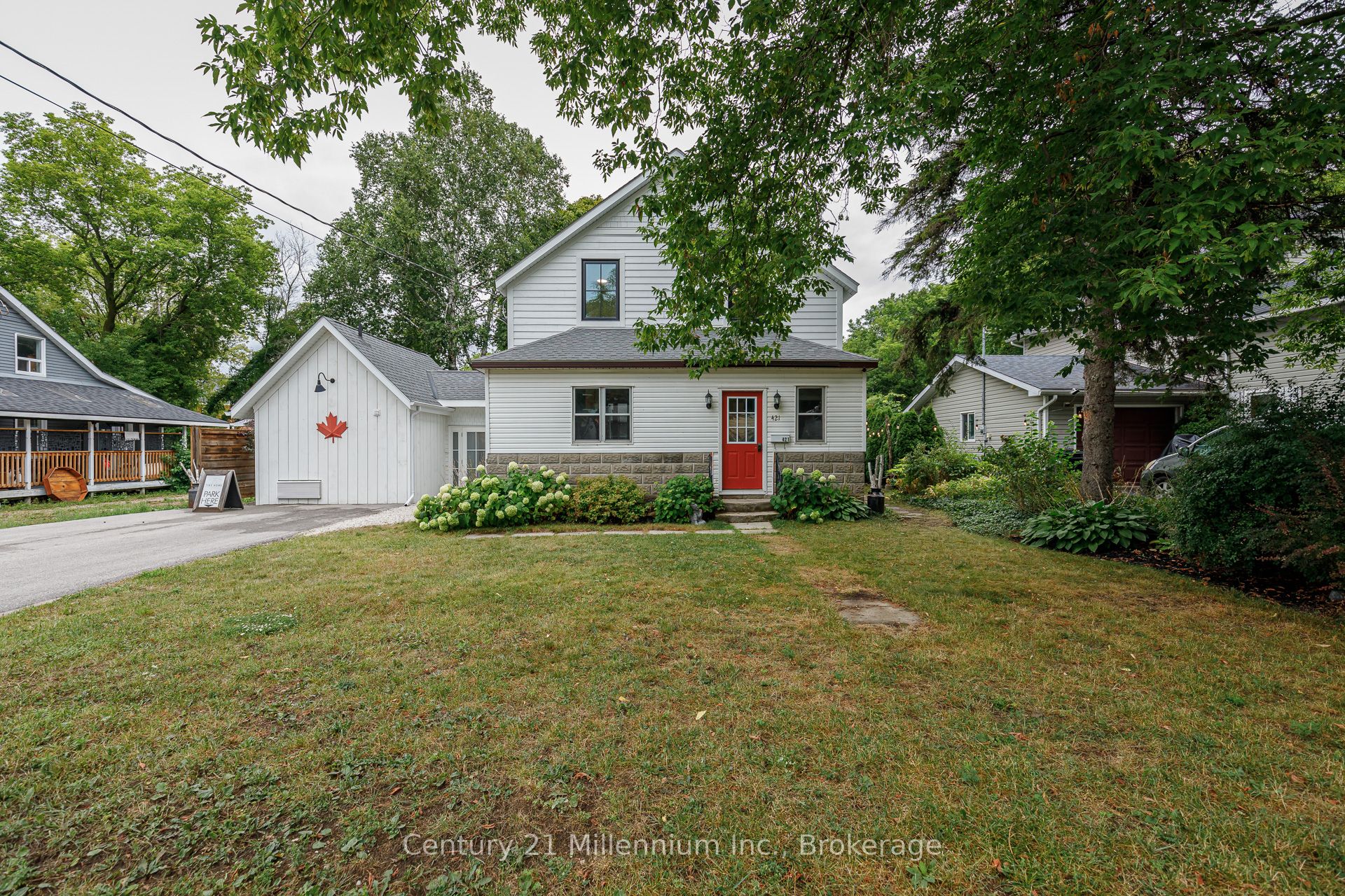 421 Napier Street Property Photo 2