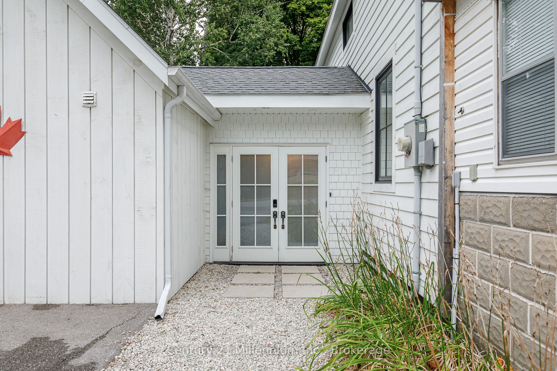 421 Napier Street Property Photo 3