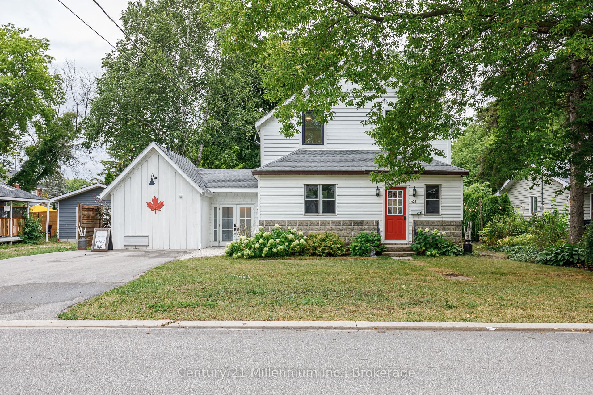 421 Napier Street Property Photo 4