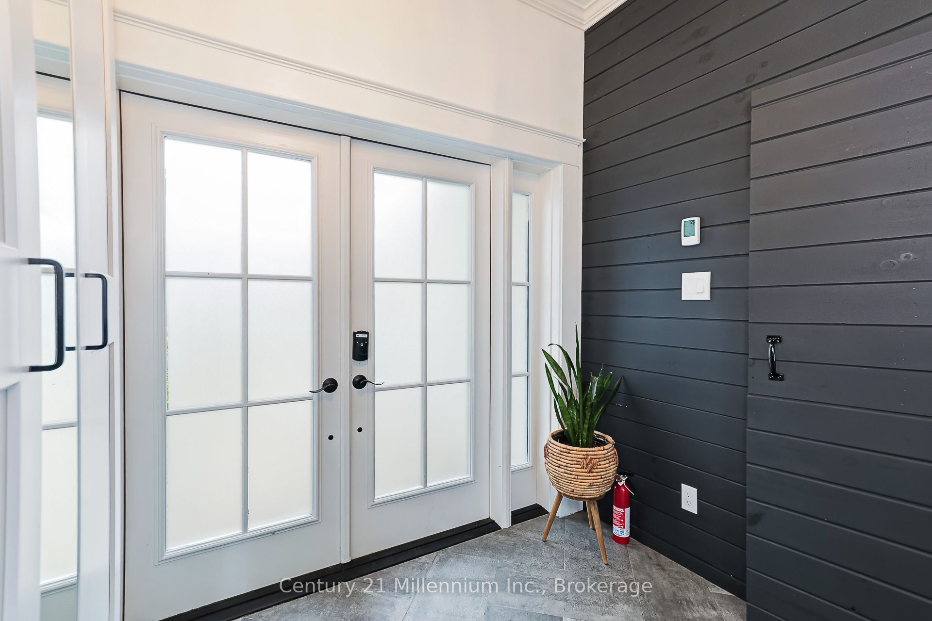 421 Napier Street Property Photo 5