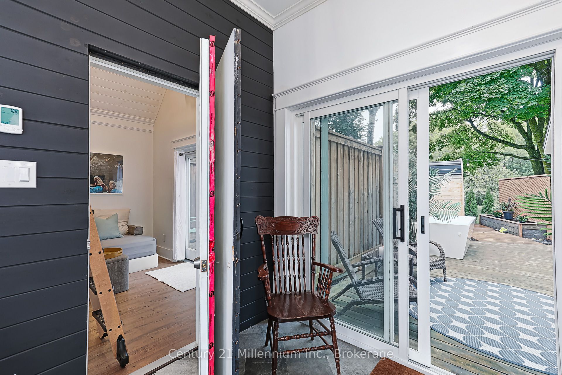 421 Napier Street Property Photo 6