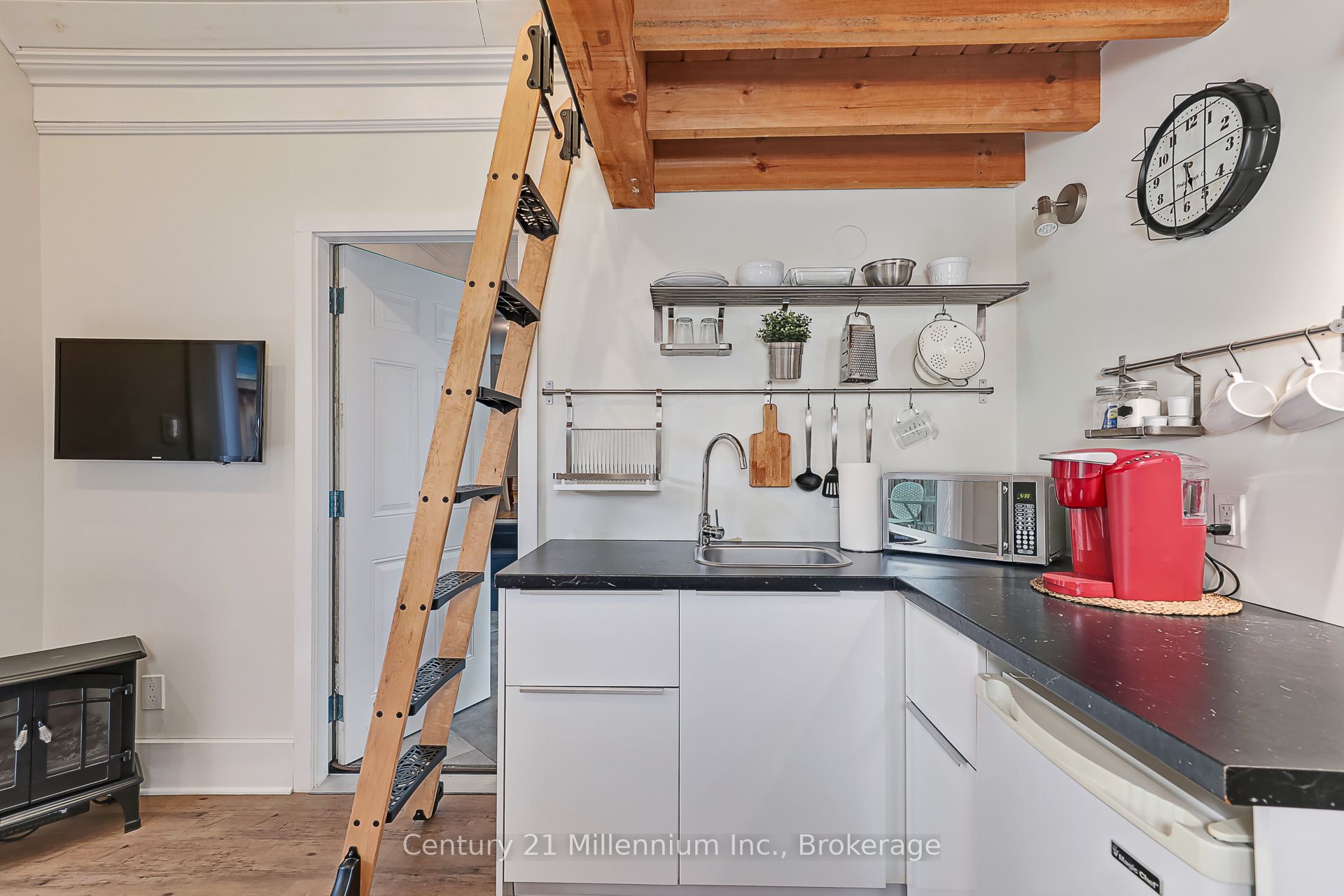 421 Napier Street Property Photo 9