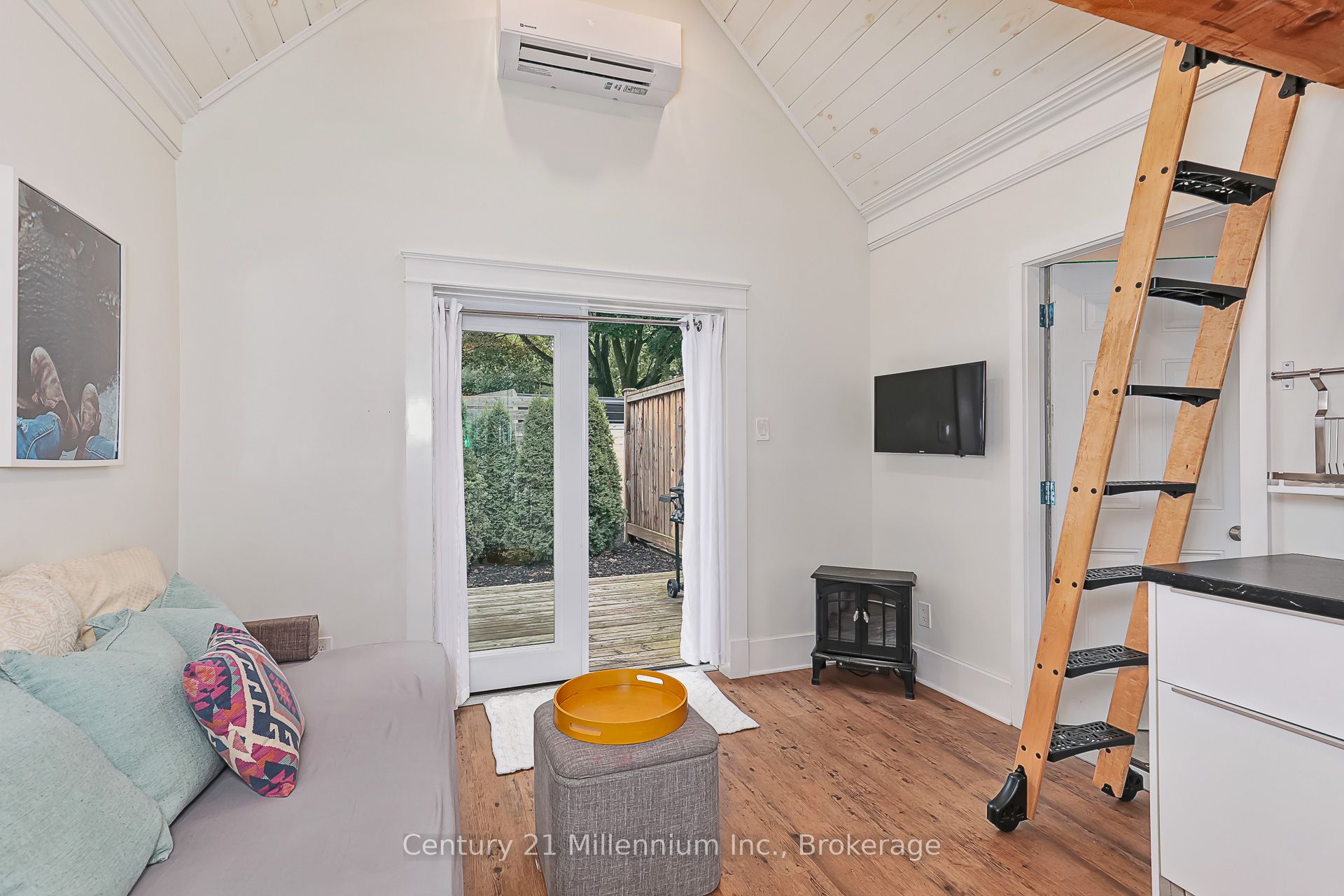 421 Napier Street Property Photo 10