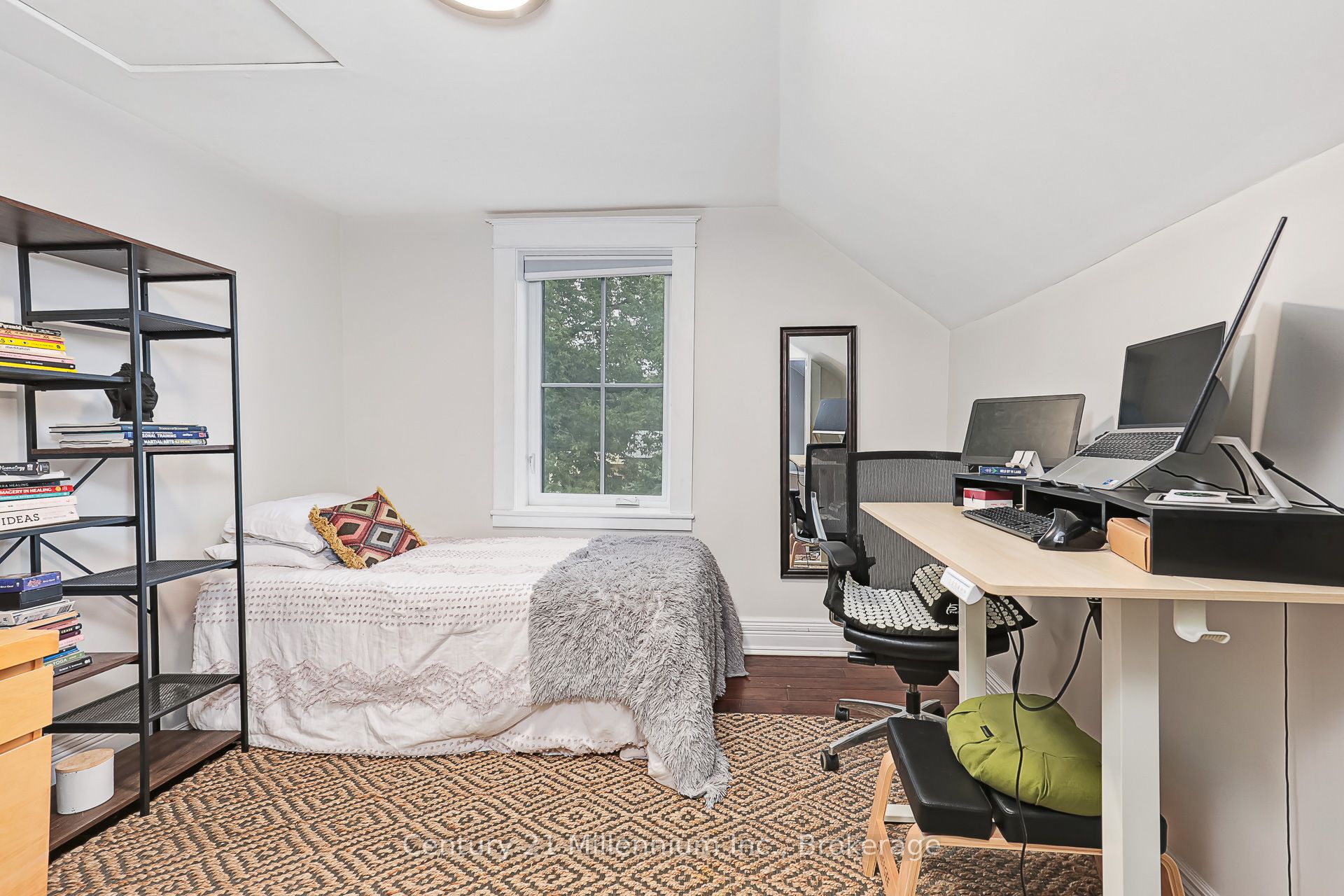 421 Napier Street Property Photo 34