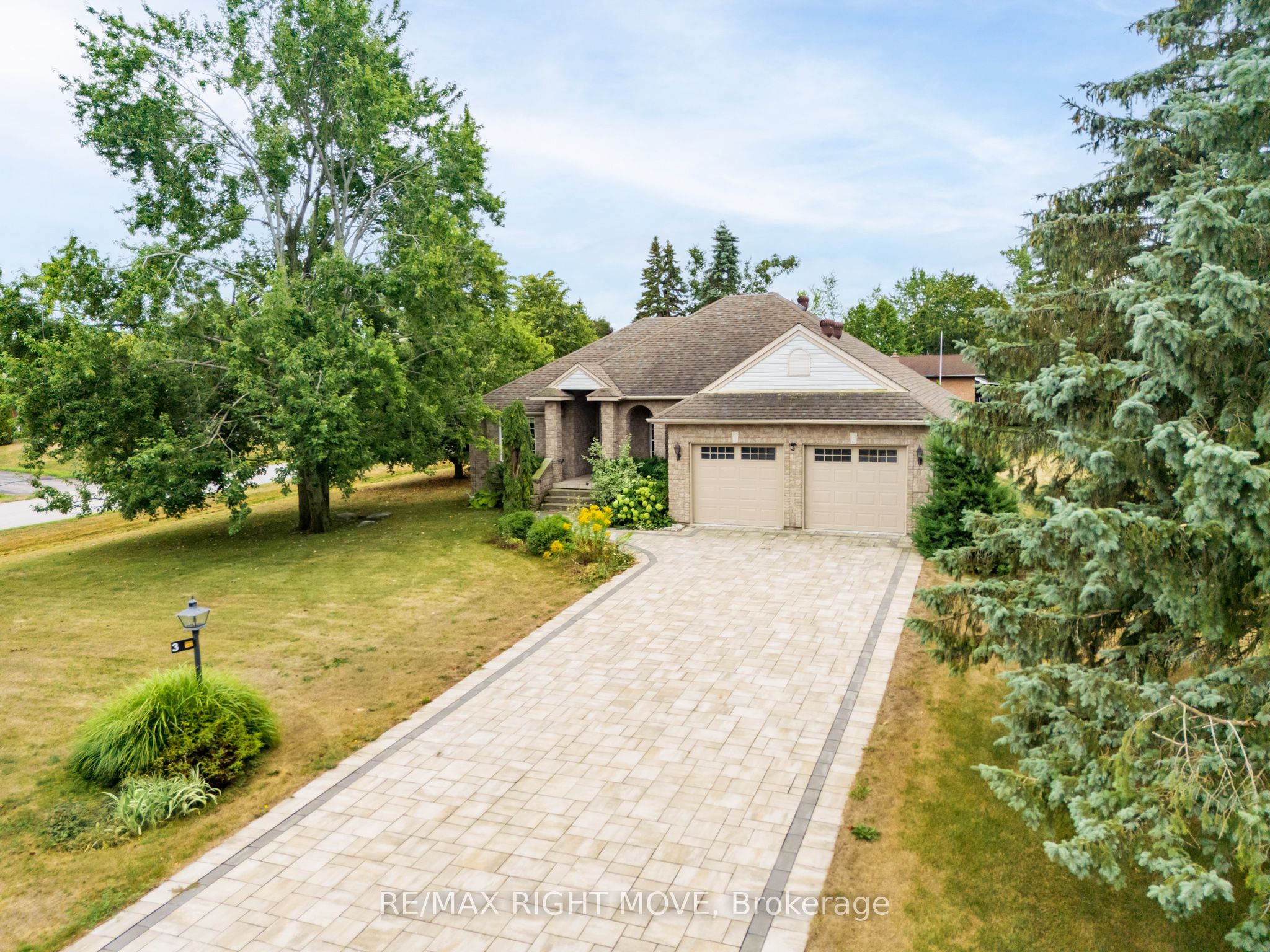 3 Thicketwood Place E Property Photo 1