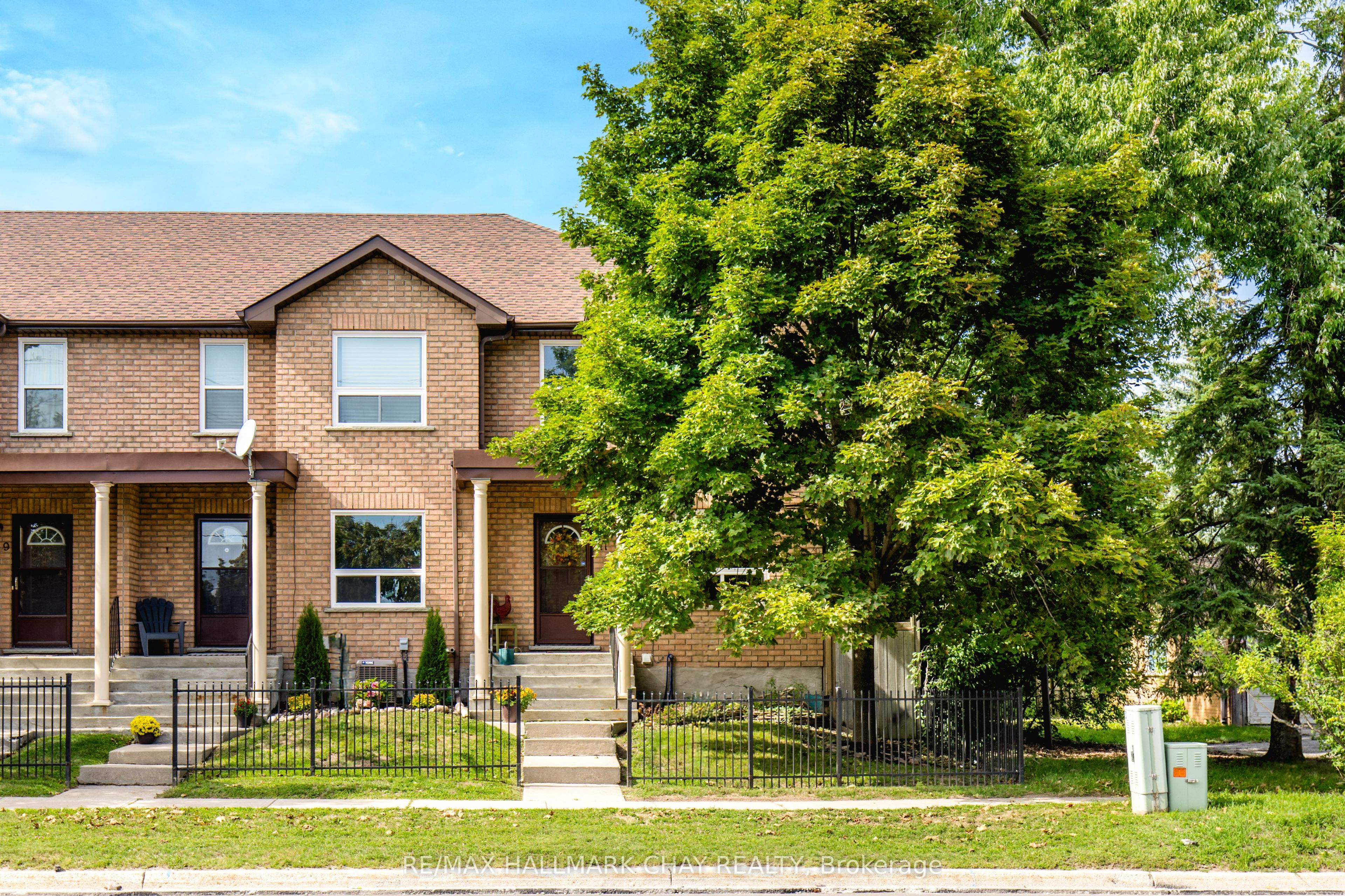 234 Cundles Road E 11 Property Photo
