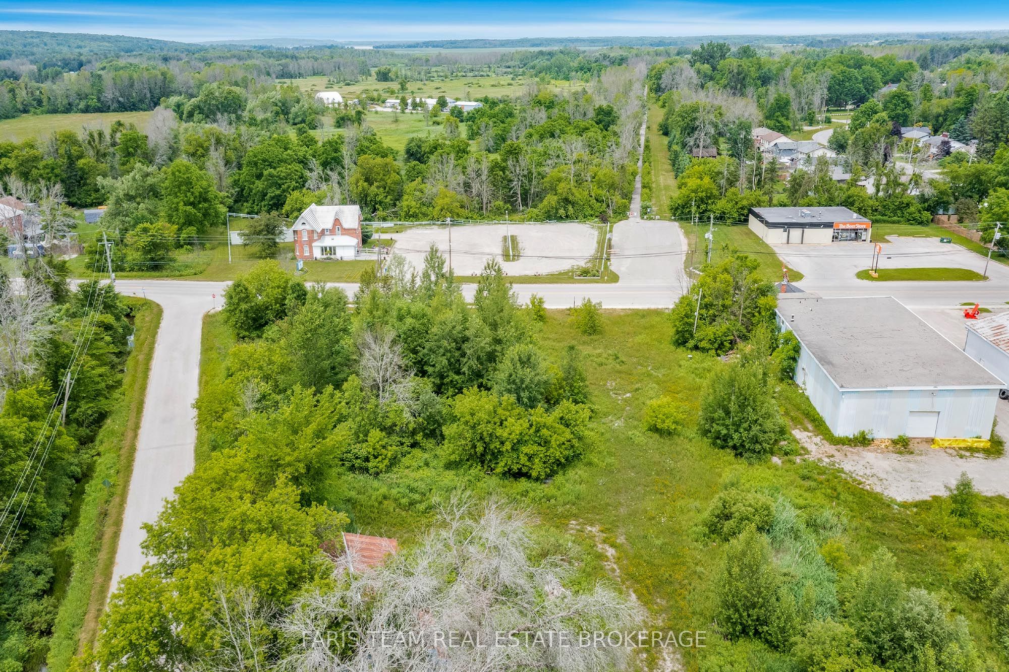 19 Sturgeon Bay Road Property Photo 5