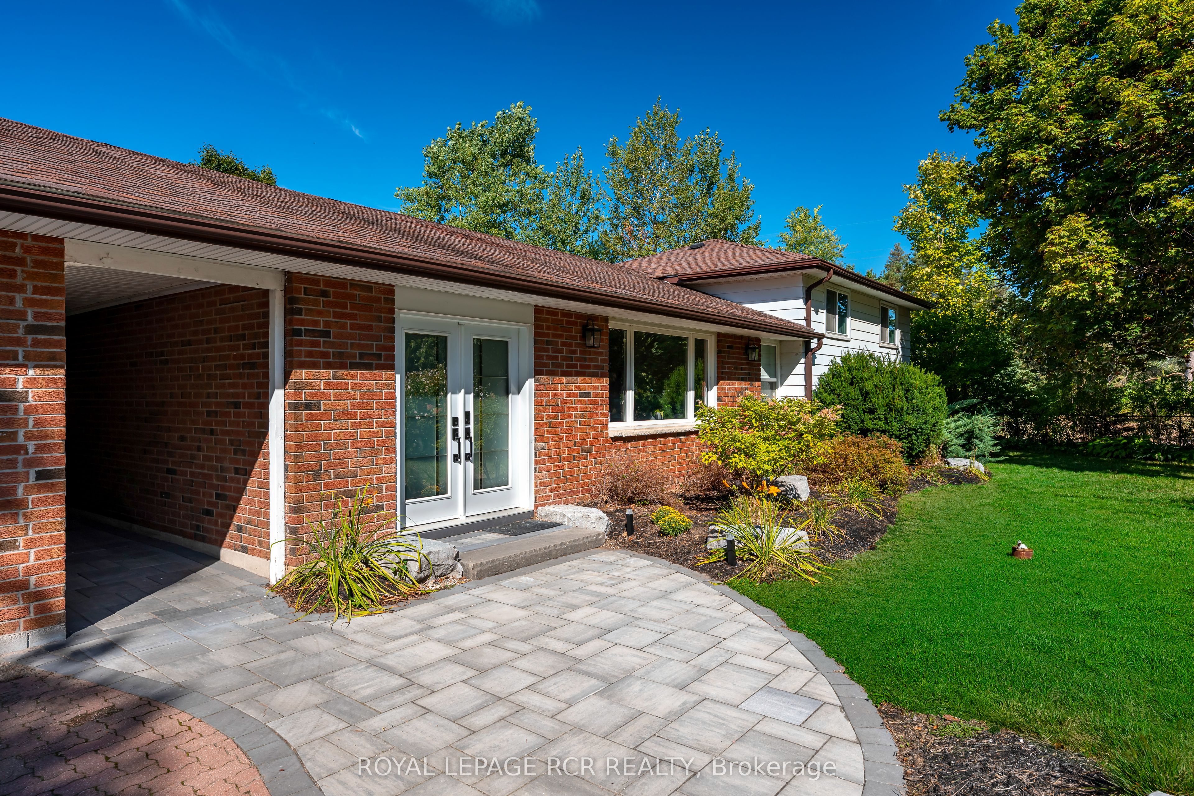 2534 Sunnidale Road Property Photo 2