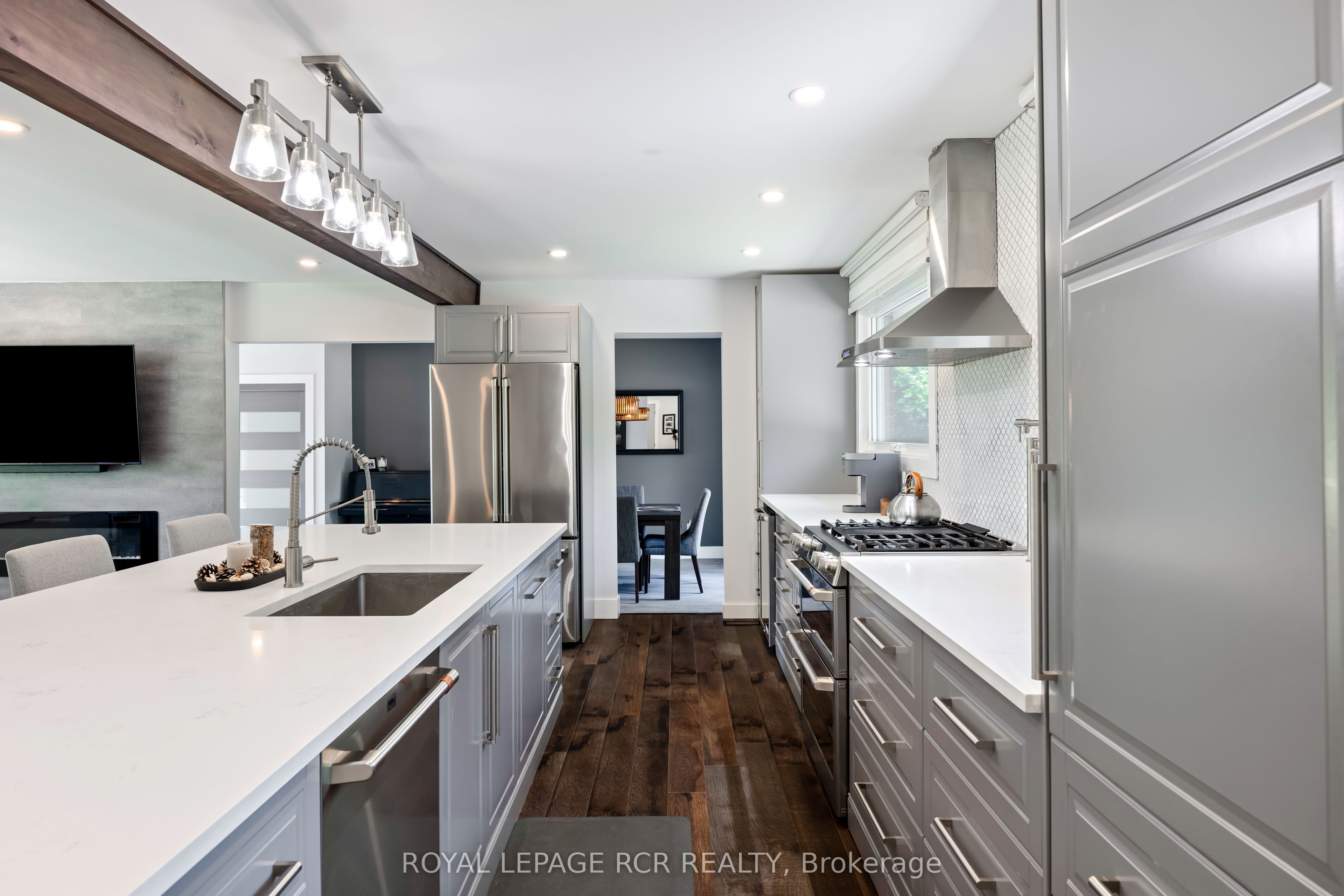 2534 Sunnidale Road Property Photo 5