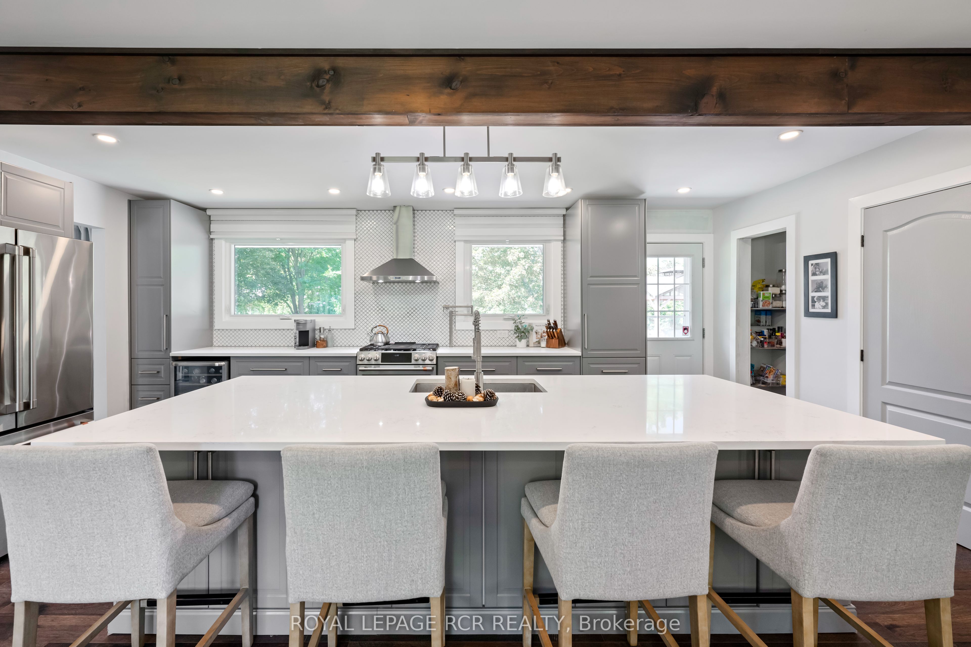 2534 Sunnidale Road Property Photo 7