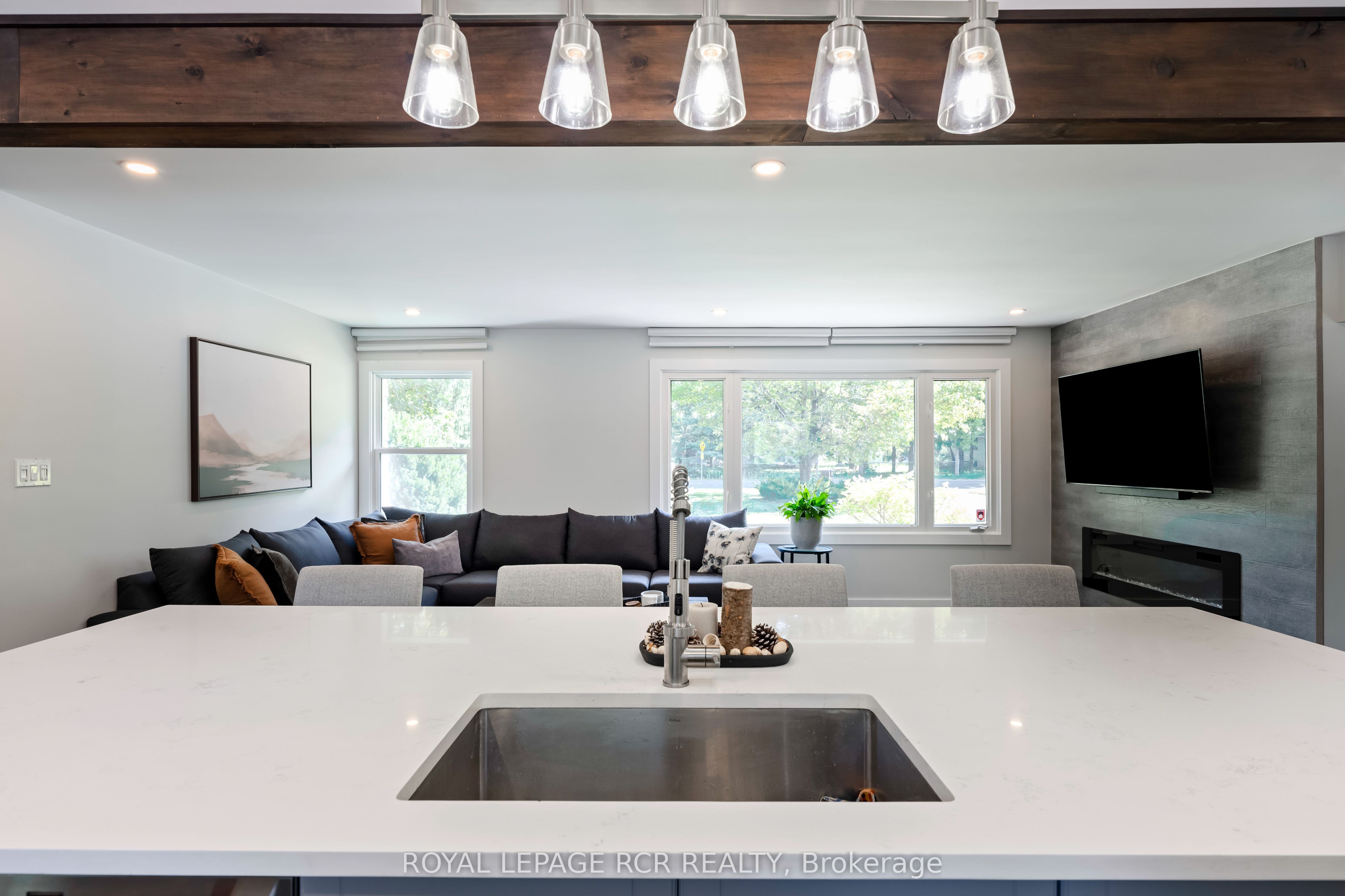 2534 Sunnidale Road Property Photo 8