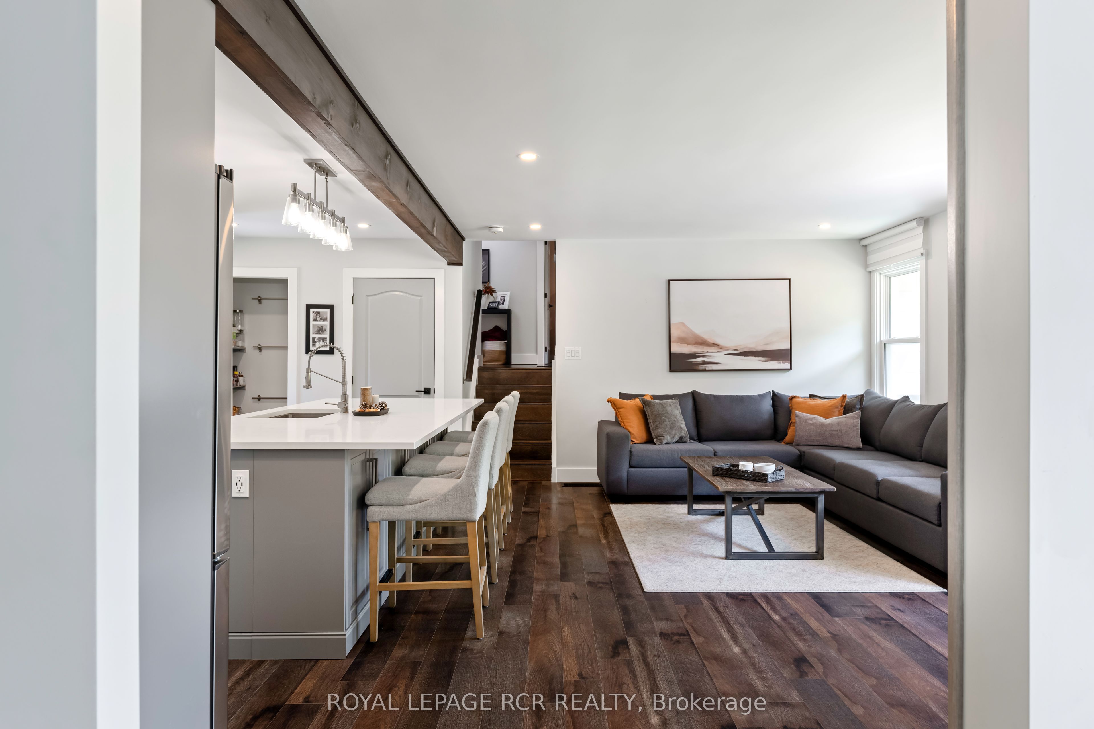 2534 Sunnidale Road Property Photo 9