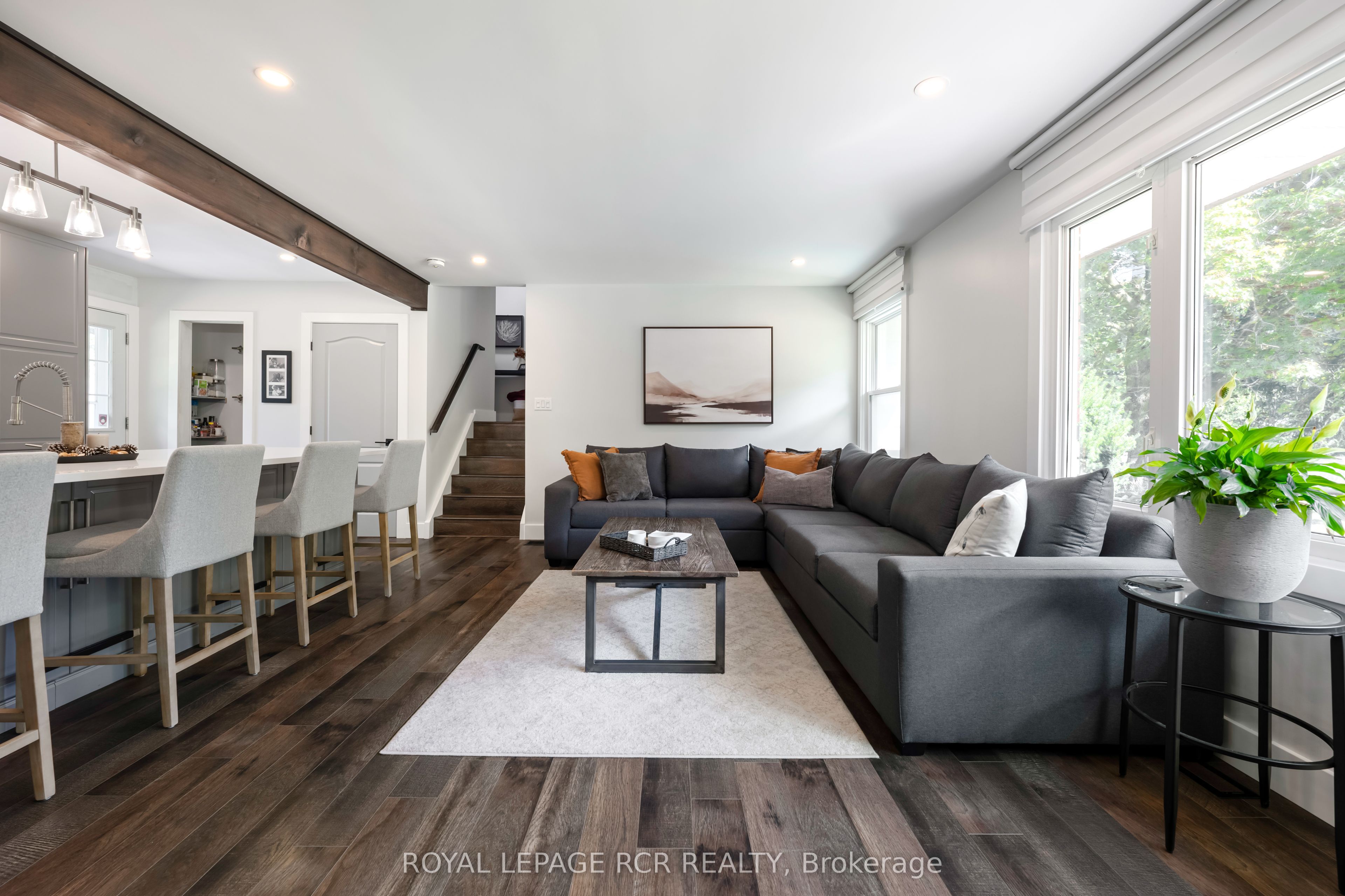 2534 Sunnidale Road Property Photo 11