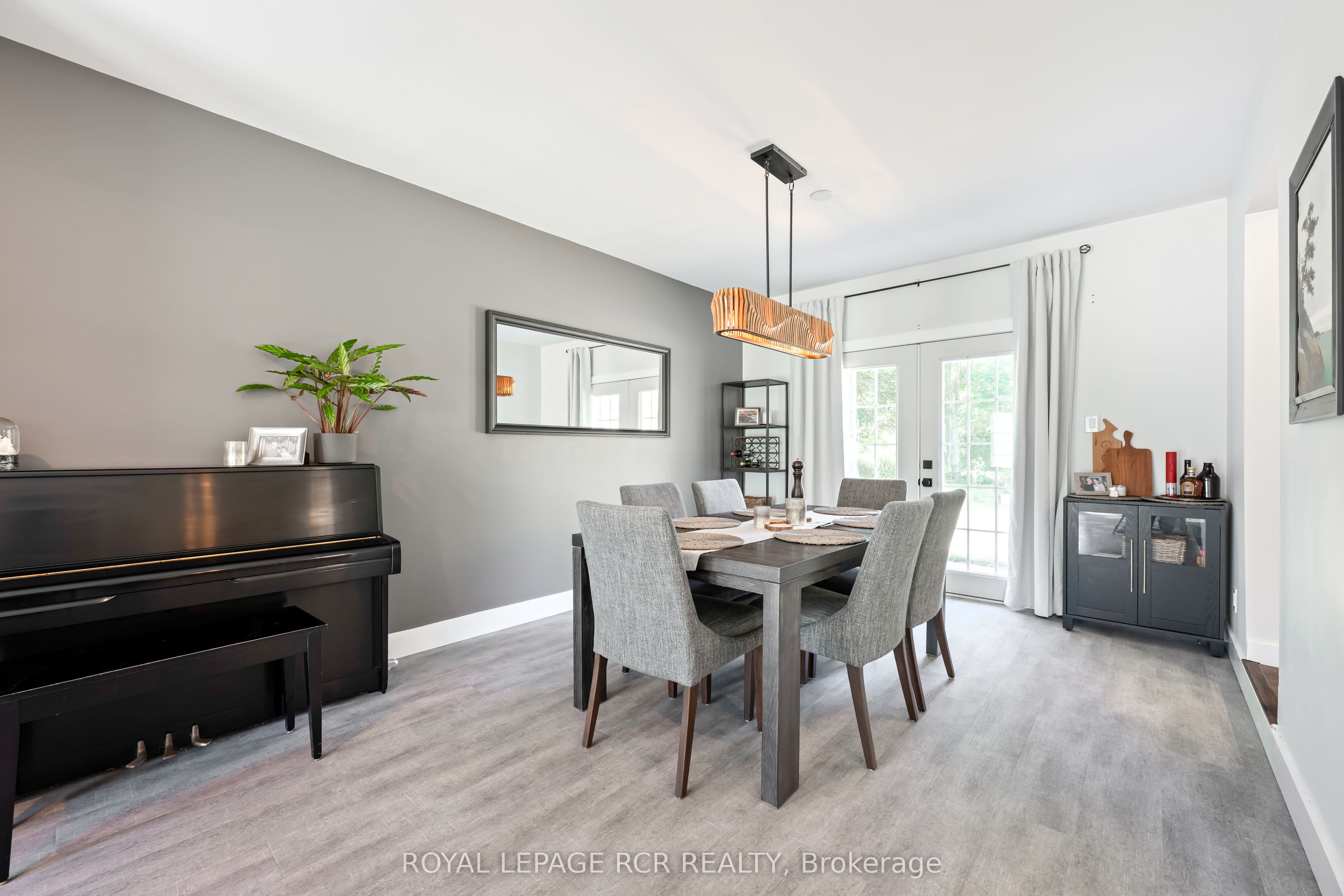 2534 Sunnidale Road Property Photo 14