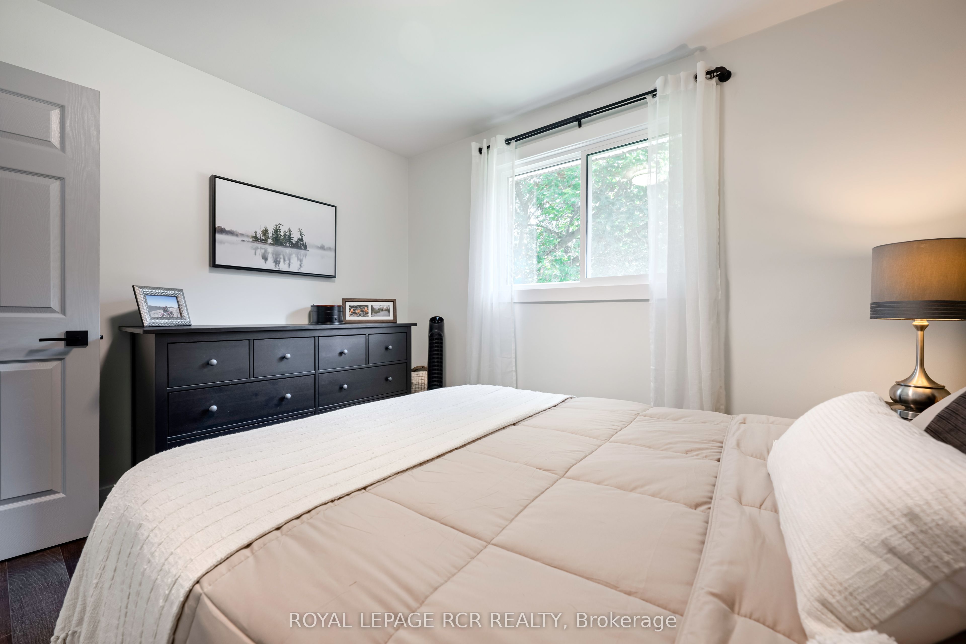 2534 Sunnidale Road Property Photo 22