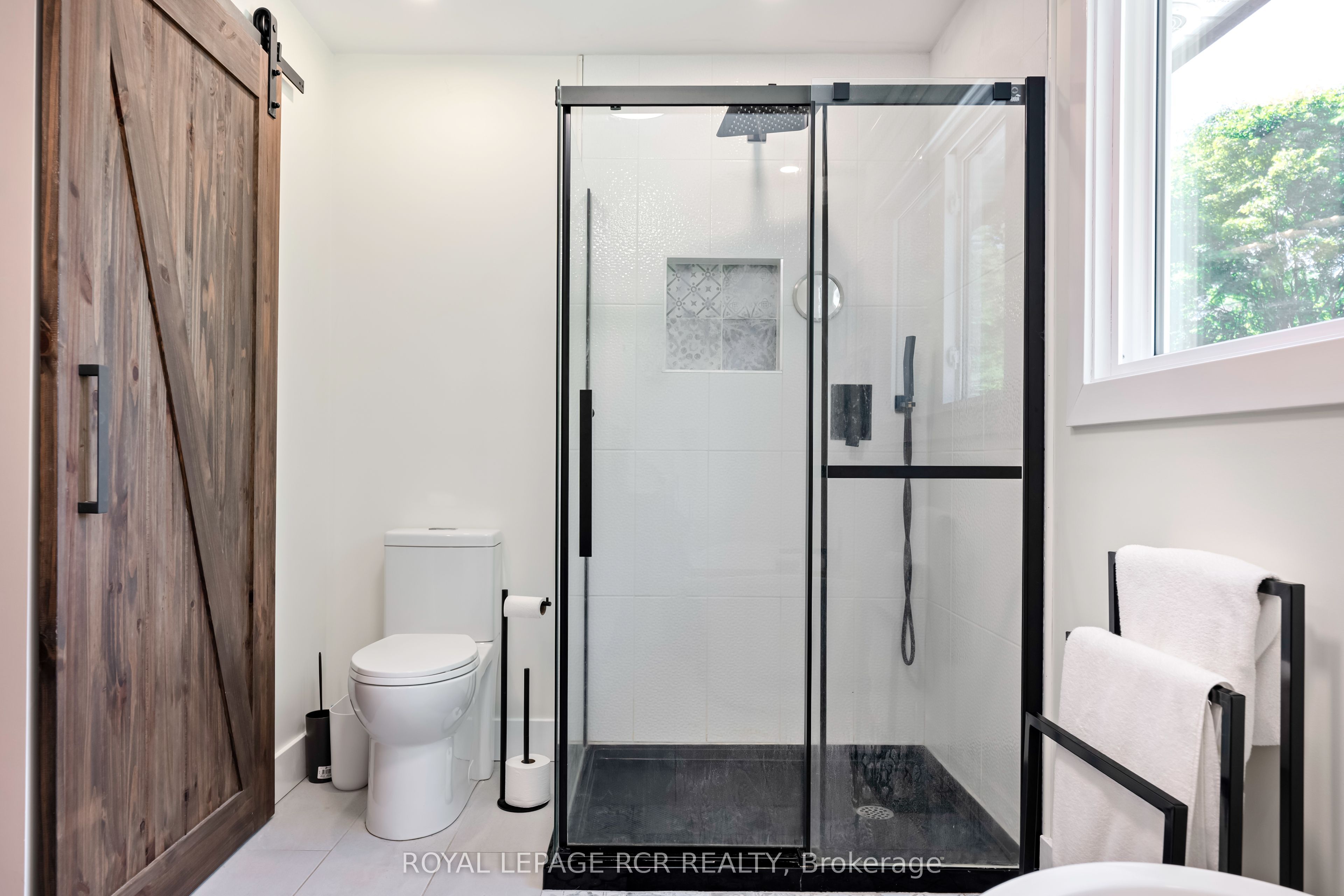 2534 Sunnidale Road Property Photo 25