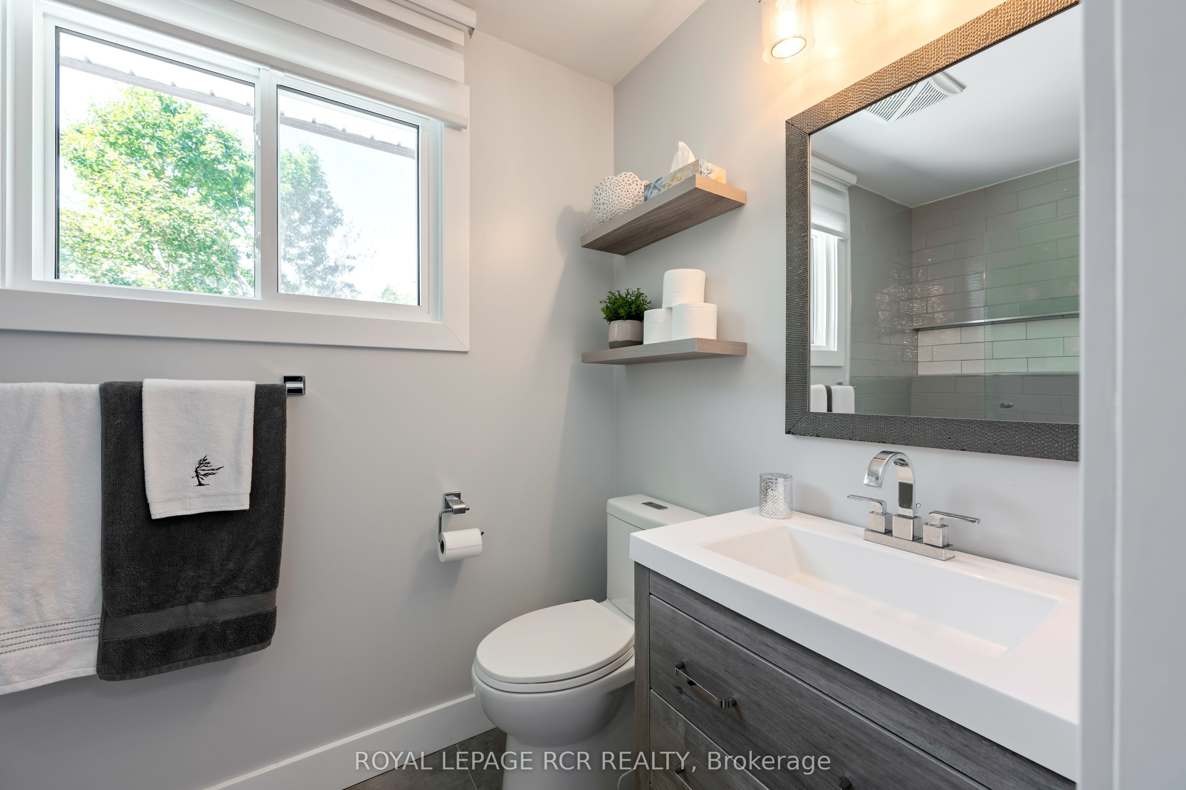 2534 Sunnidale Road Property Photo 26