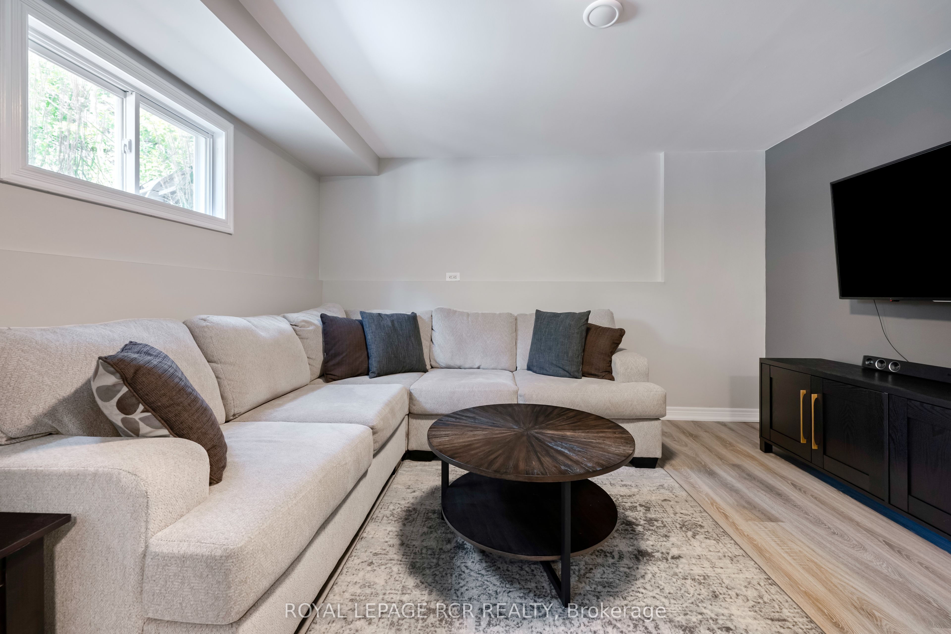 2534 Sunnidale Road Property Photo 29