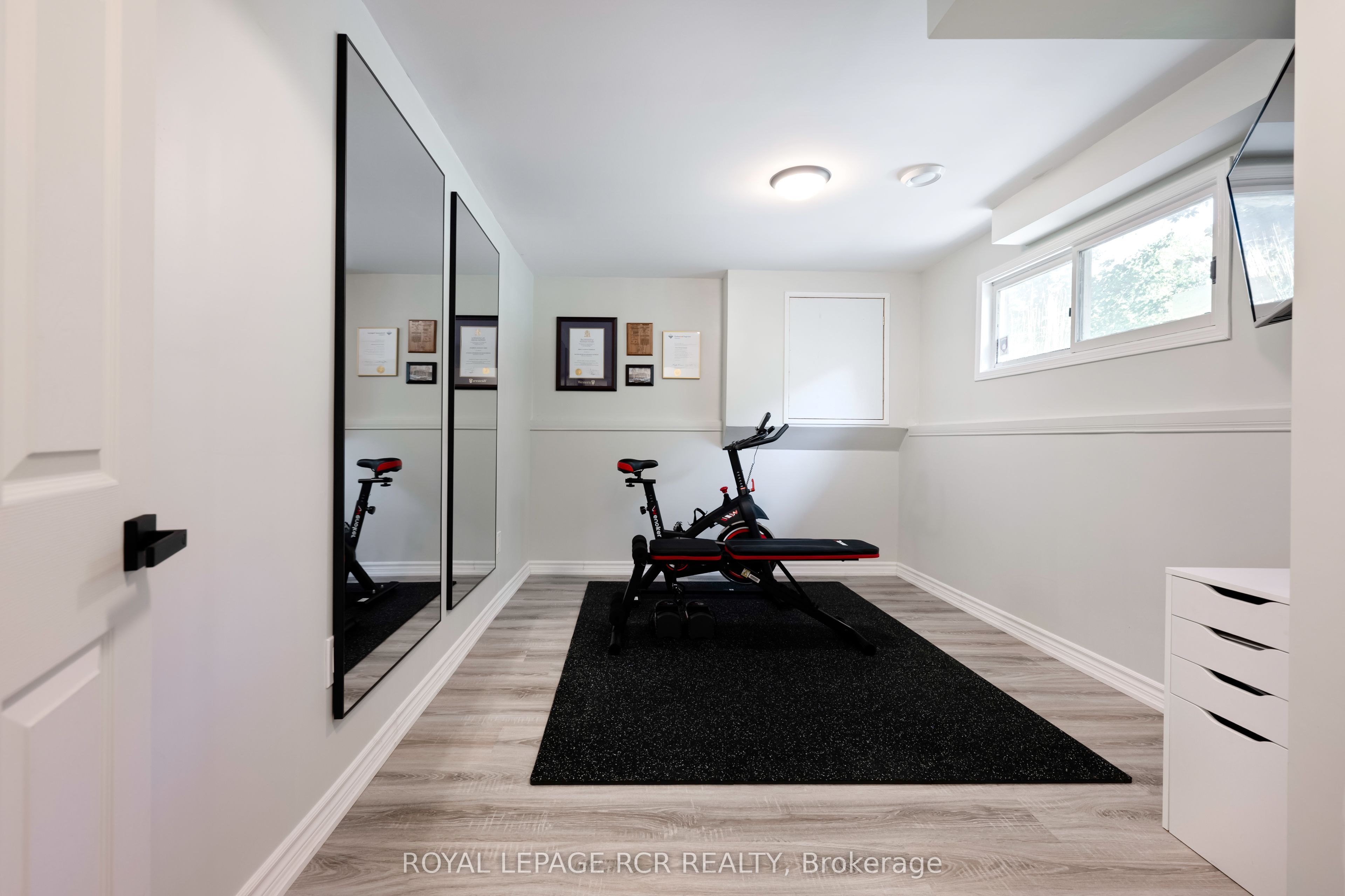 2534 Sunnidale Road Property Photo 32